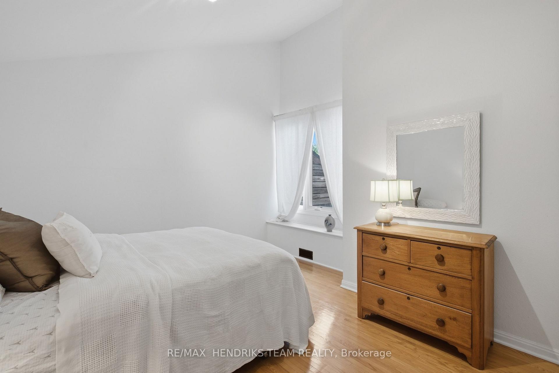 Photo 31 of 10 Vergorda Circle, St. Catharines, Glendale/Glenridge — HOMEH