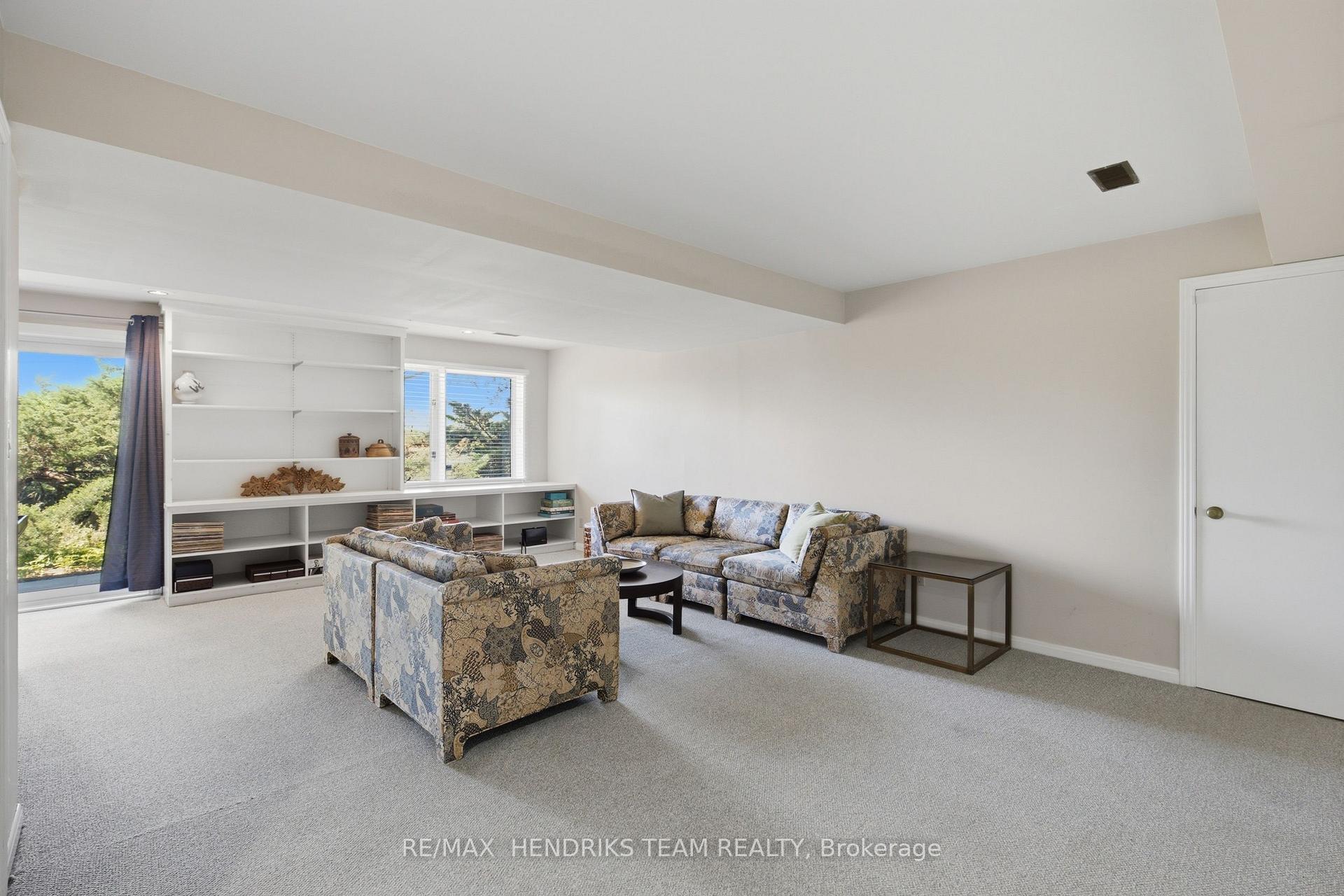 Photo 34 of 10 Vergorda Circle, St. Catharines, Glendale/Glenridge — HOMEH