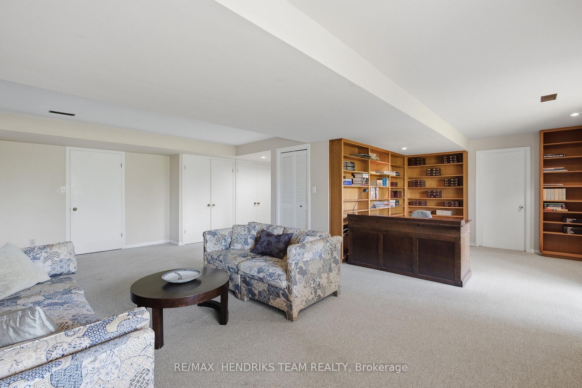Photo 35 of 10 Vergorda Circle, St. Catharines, Glendale/Glenridge — HOMEH