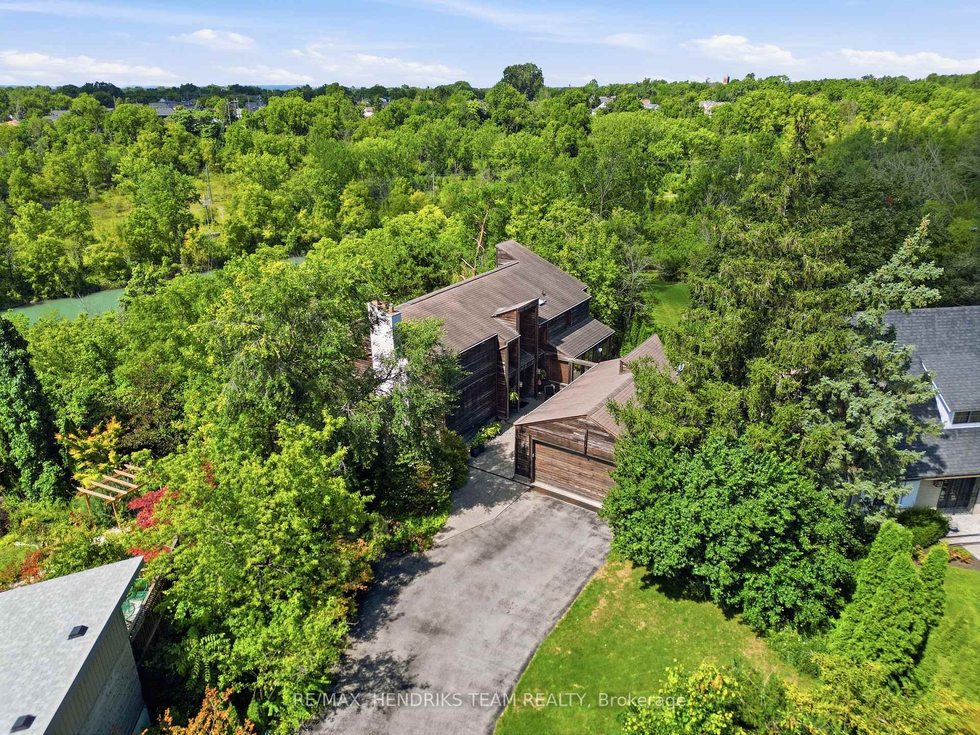 Photo 43 of 10 Vergorda Circle, St. Catharines, Glendale/Glenridge — HOMEH