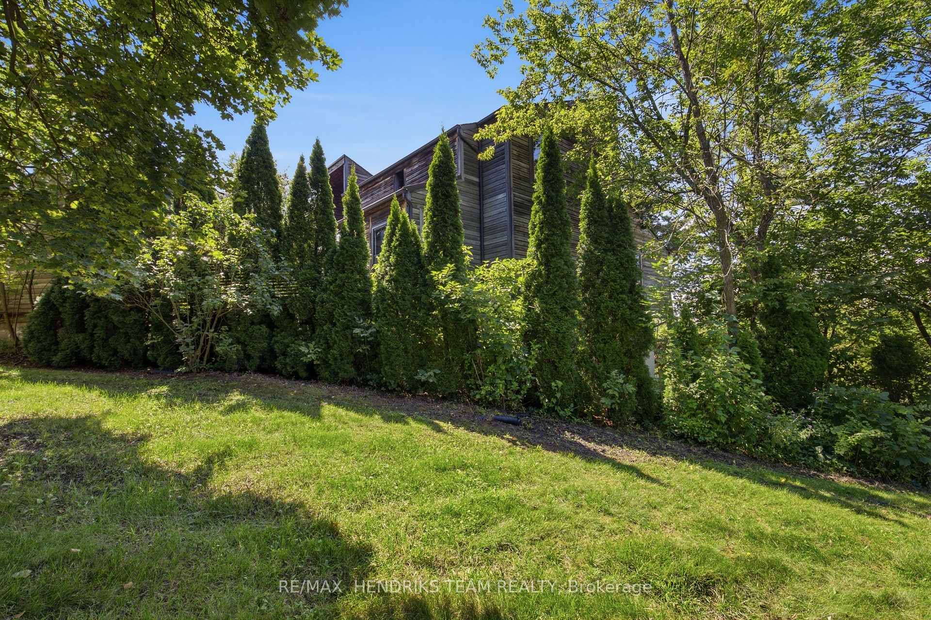 Photo 46 of 10 Vergorda Circle, St. Catharines, Glendale/Glenridge — HOMEH