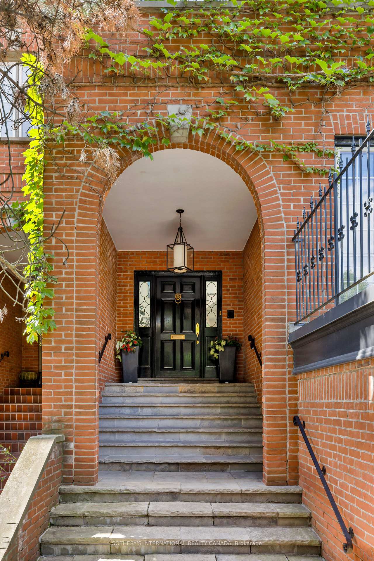 Photo 2 of 18A Deer Park Crescent, Toronto, Yonge-St. Clair — HOMEH