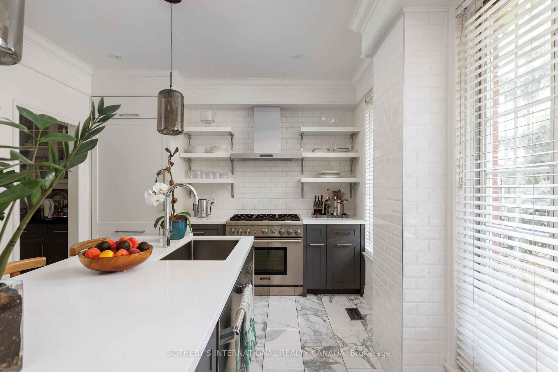Photo 11 of 18A Deer Park Crescent, Toronto, Yonge-St. Clair — HOMEH