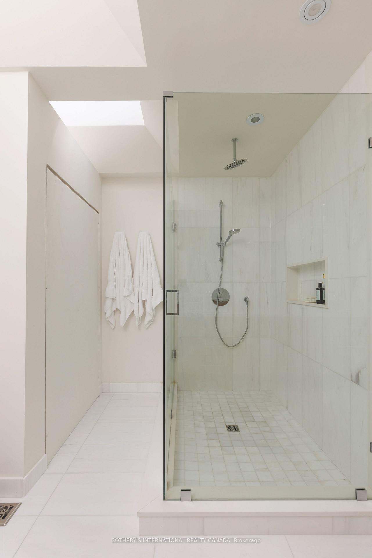 Photo 23 of 18A Deer Park Crescent, Toronto, Yonge-St. Clair — HOMEH
