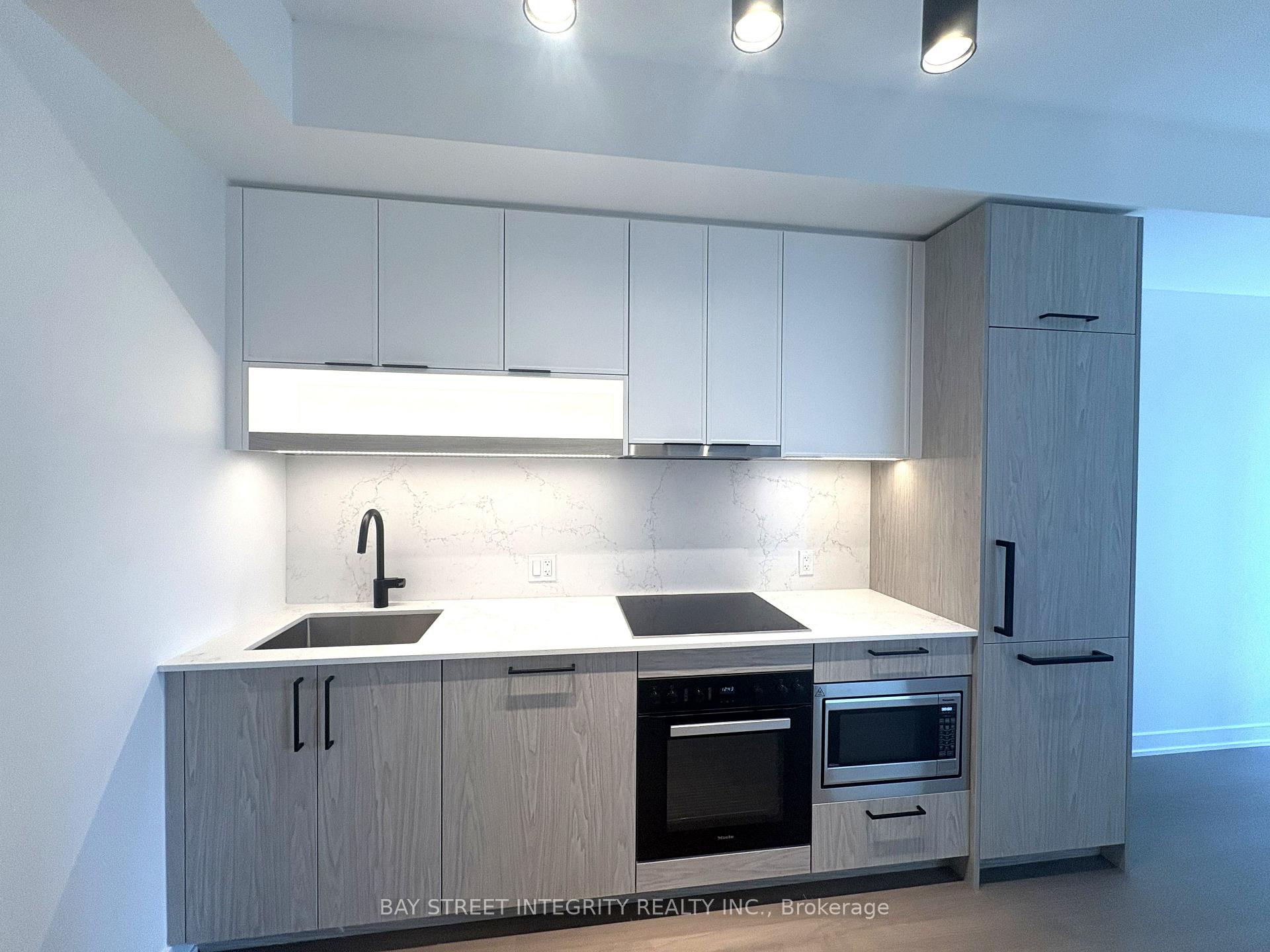 Photo 6 of Unit 1005, 91 Montclair Avenue, Toronto, Forest Hill South — HOMEH