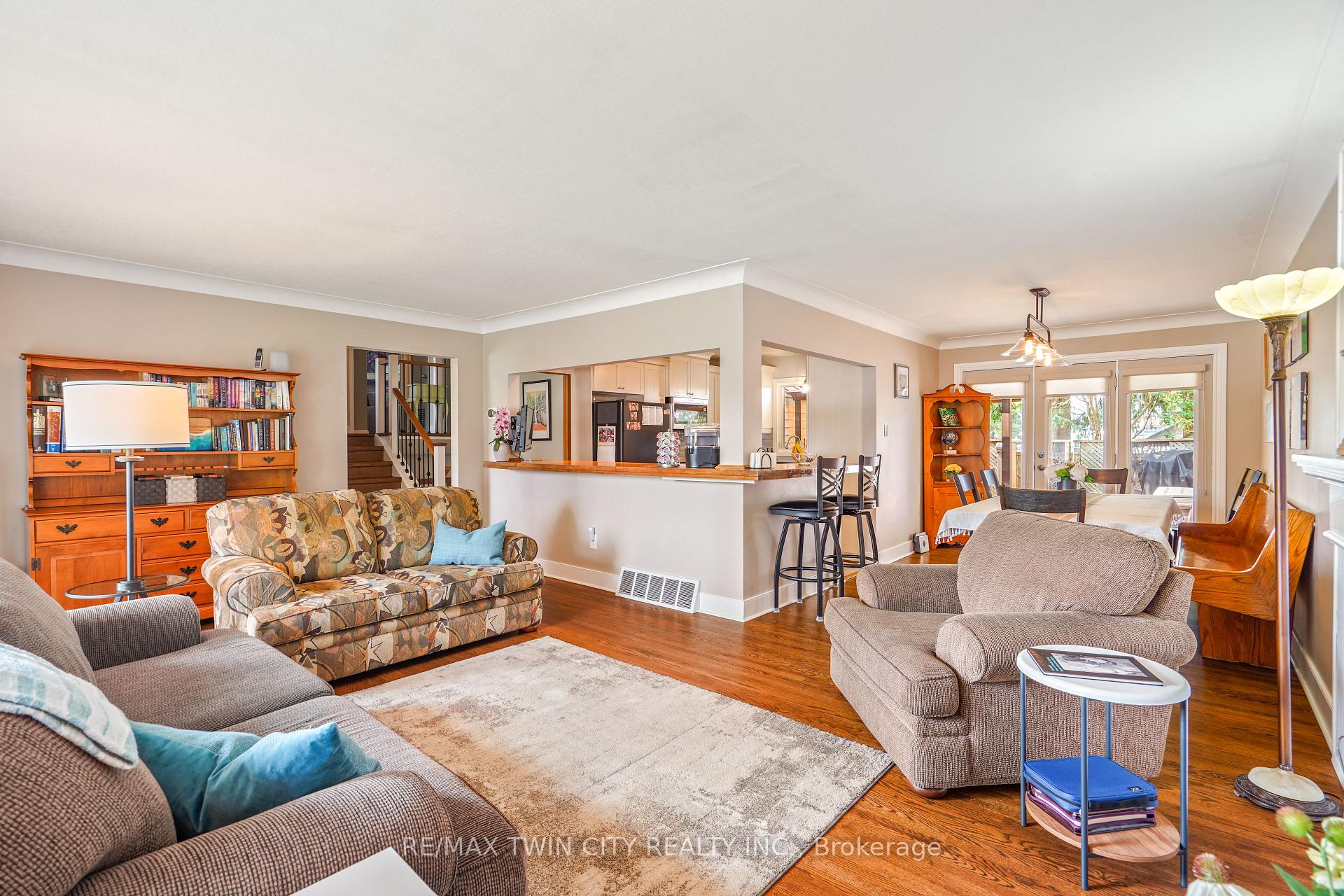 Photo 8 of 10 Brier Crescent, Brantford, Greenbrier — HOMEH
