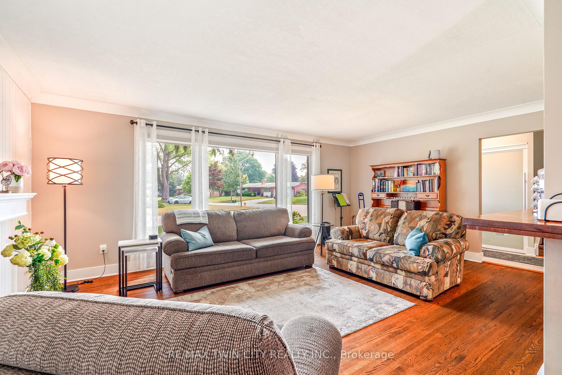 Photo 9 of 10 Brier Crescent, Brantford, Greenbrier — HOMEH