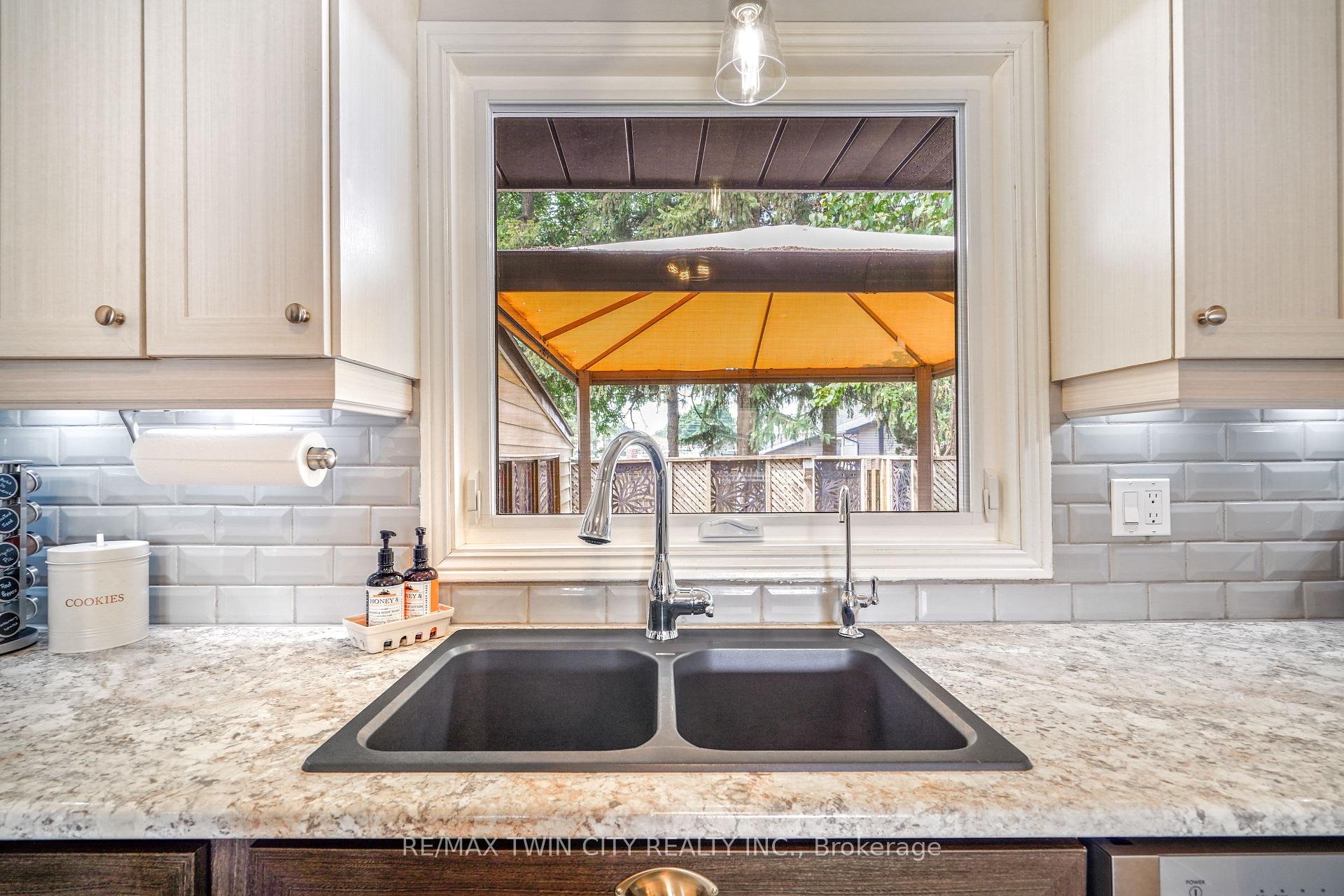 Photo 15 of 10 Brier Crescent, Brantford, Greenbrier — HOMEH