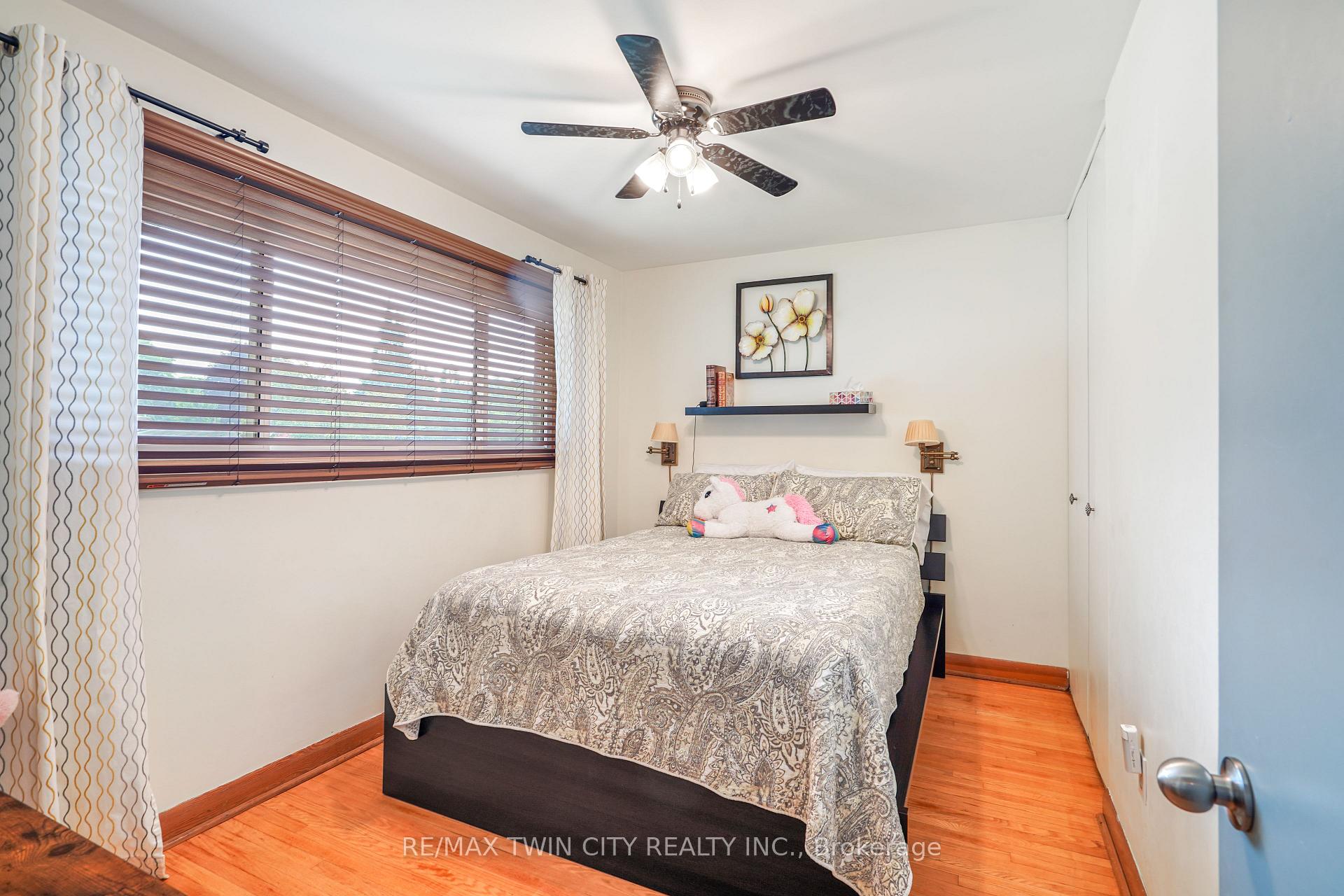 Photo 16 of 10 Brier Crescent, Brantford, Greenbrier — HOMEH
