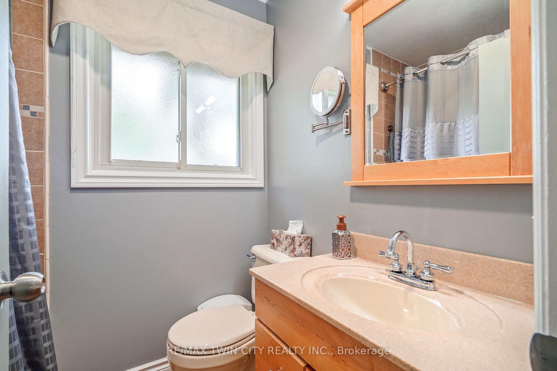 Photo 21 of 10 Brier Crescent, Brantford, Greenbrier — HOMEH