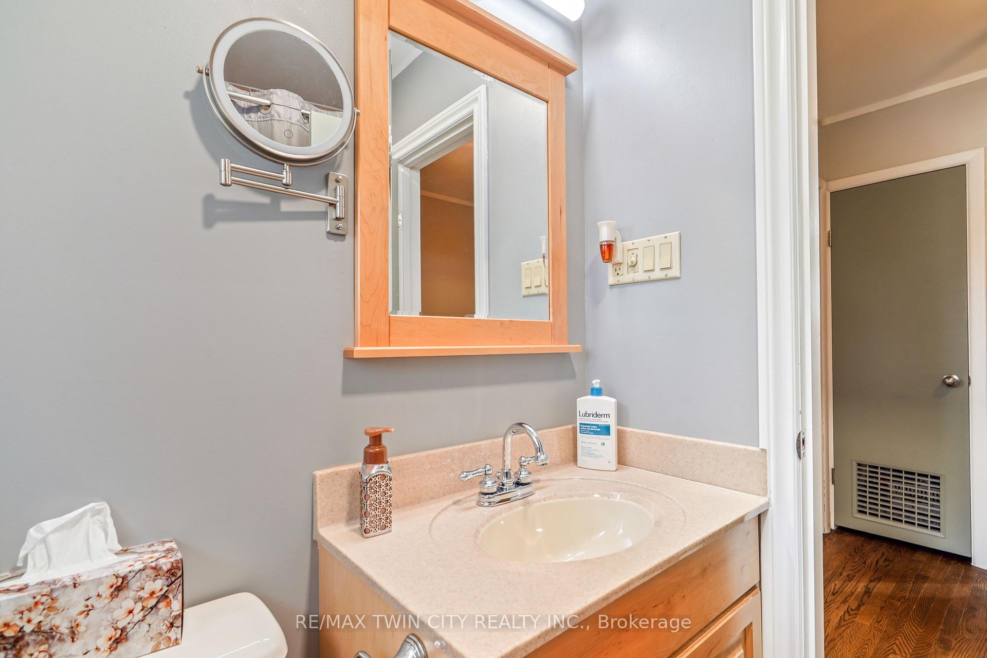 Photo 22 of 10 Brier Crescent, Brantford, Greenbrier — HOMEH