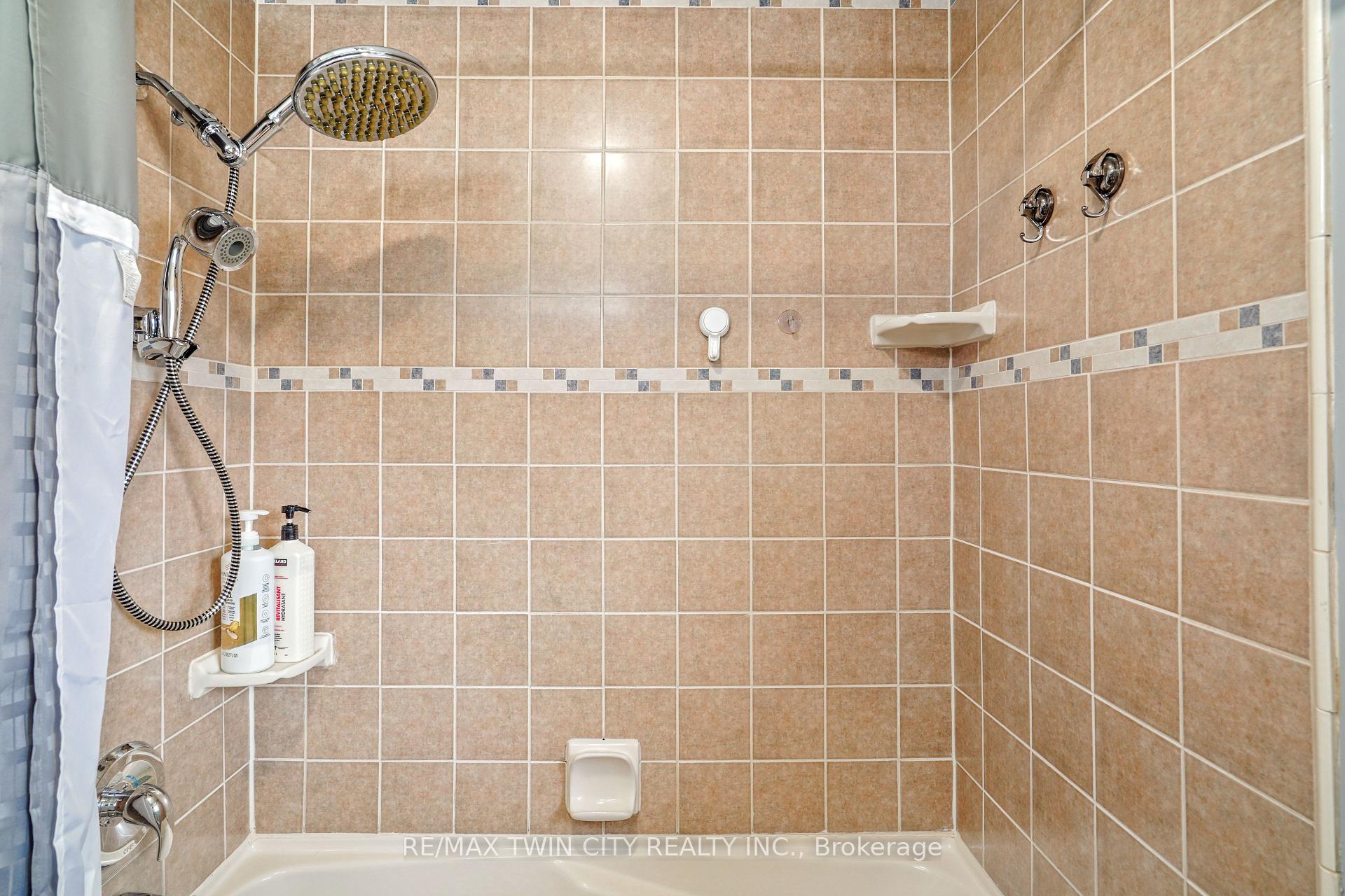 Photo 23 of 10 Brier Crescent, Brantford, Greenbrier — HOMEH