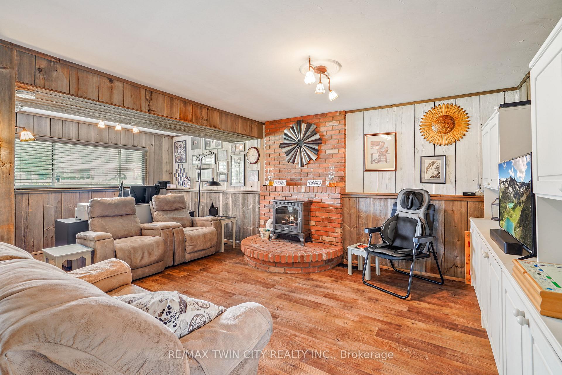 Photo 24 of 10 Brier Crescent, Brantford, Greenbrier — HOMEH