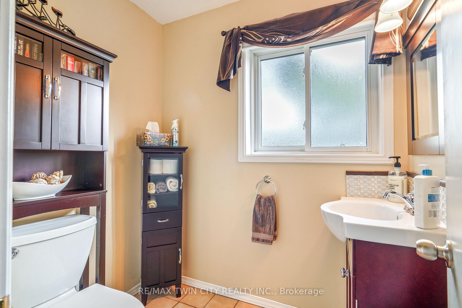 Photo 27 of 10 Brier Crescent, Brantford, Greenbrier — HOMEH
