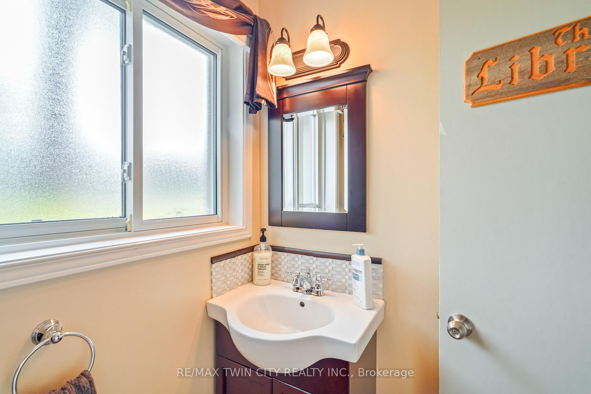 Photo 28 of 10 Brier Crescent, Brantford, Greenbrier — HOMEH