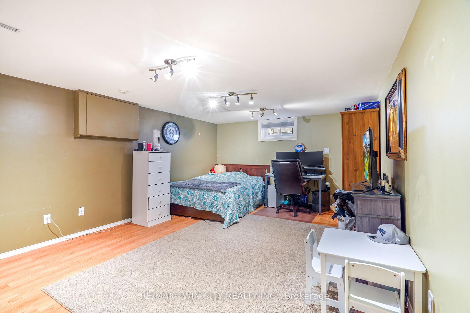 Photo 31 of 10 Brier Crescent, Brantford, Greenbrier — HOMEH