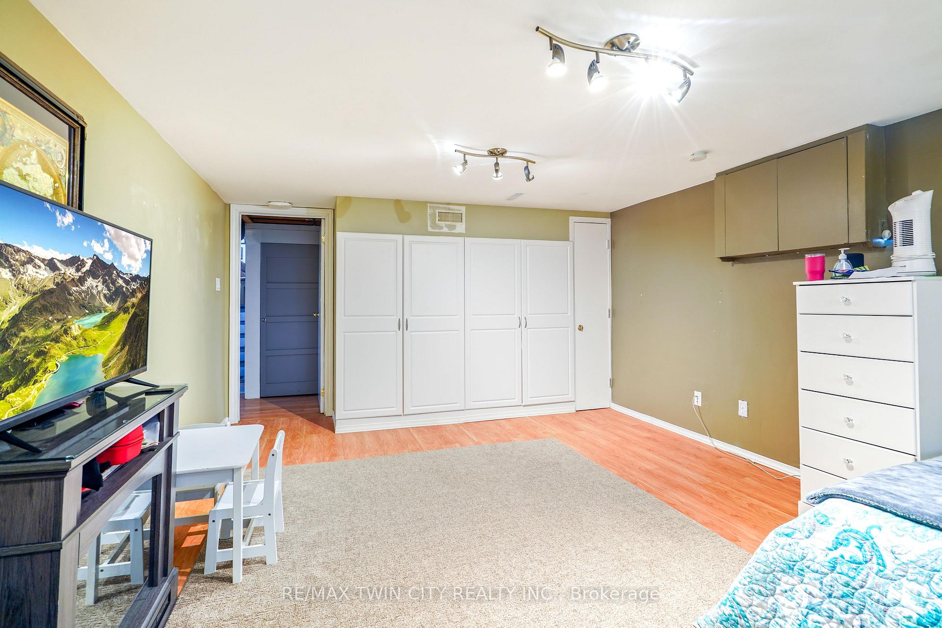 Photo 32 of 10 Brier Crescent, Brantford, Greenbrier — HOMEH
