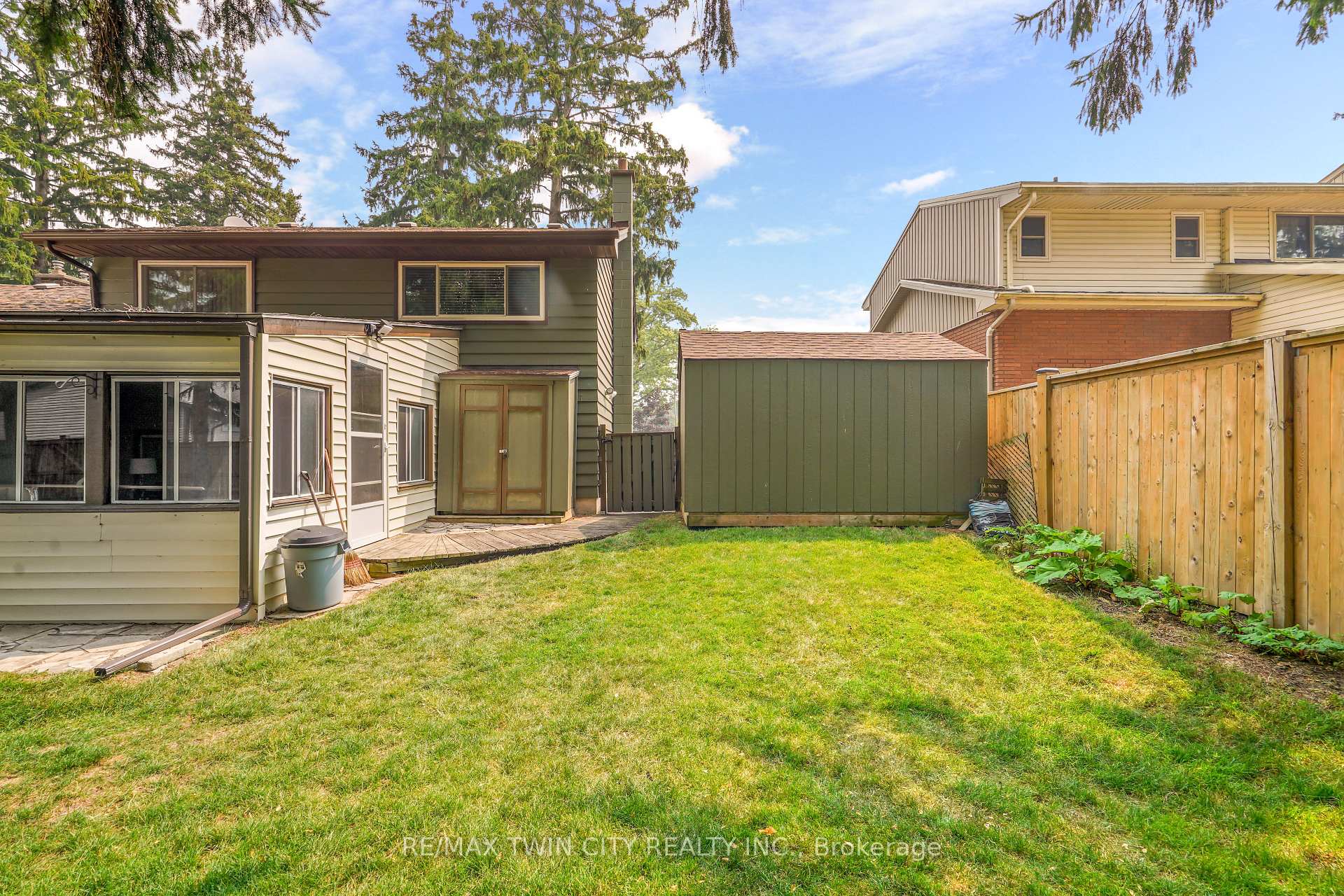 Photo 34 of 10 Brier Crescent, Brantford, Greenbrier — HOMEH