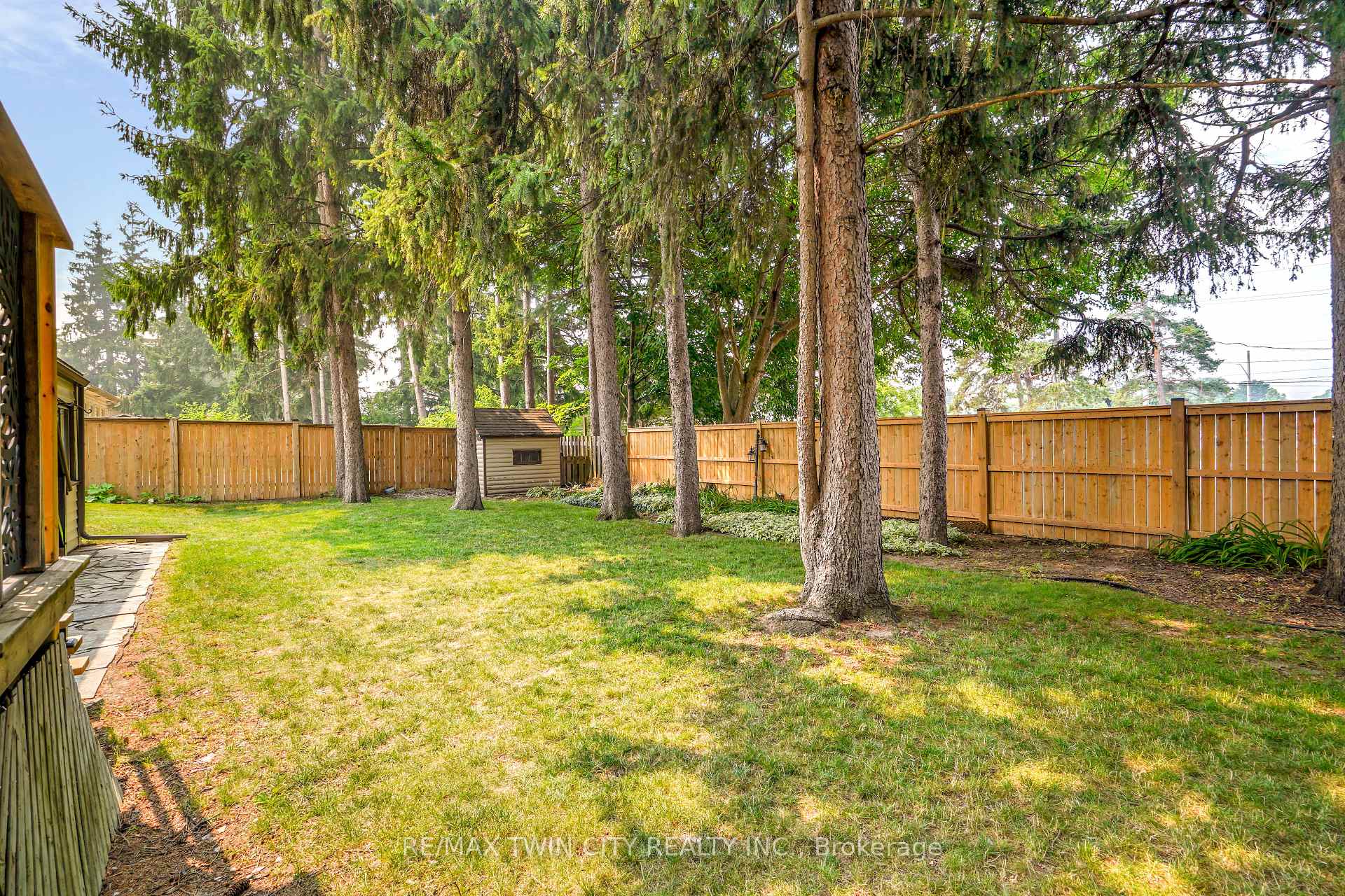 Photo 36 of 10 Brier Crescent, Brantford, Greenbrier — HOMEH