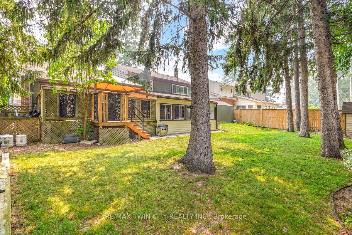 Photo 37 of 10 Brier Crescent, Brantford, Greenbrier — HOMEH