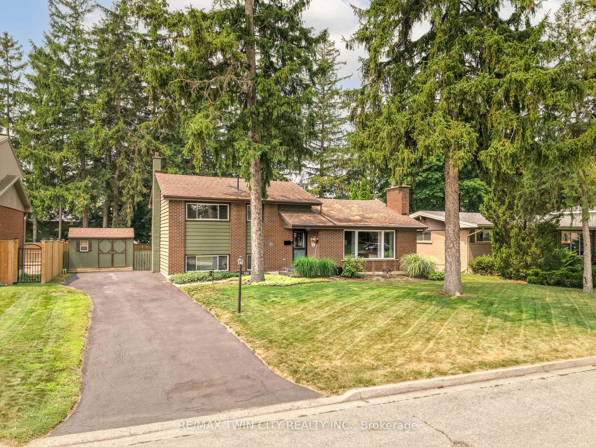 Photo 41 of 10 Brier Crescent, Brantford, Greenbrier — HOMEH