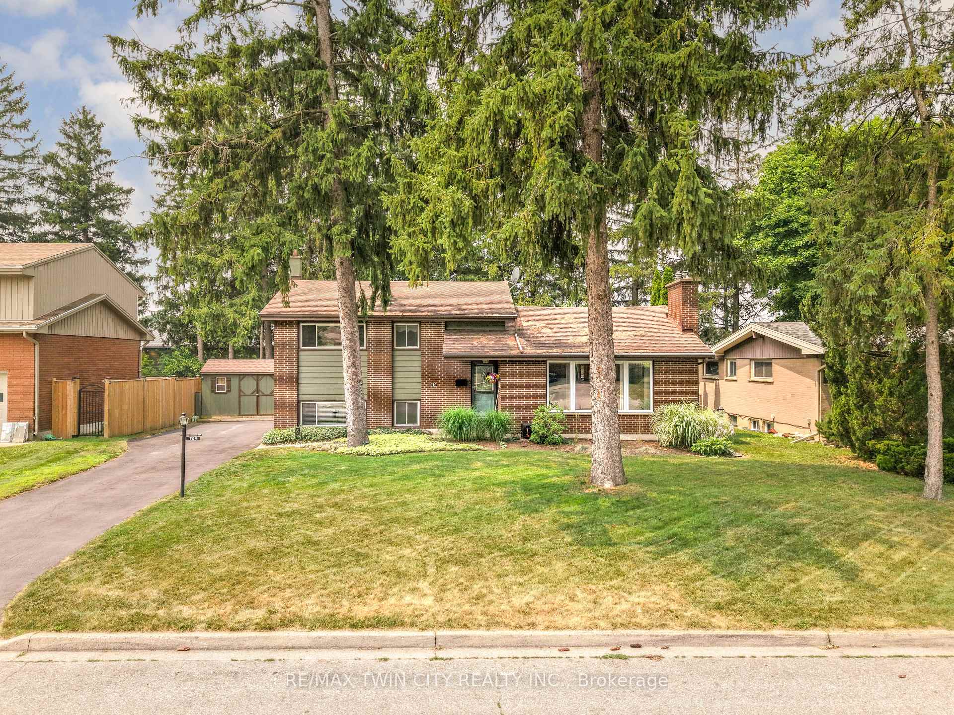 Photo 42 of 10 Brier Crescent, Brantford, Greenbrier — HOMEH