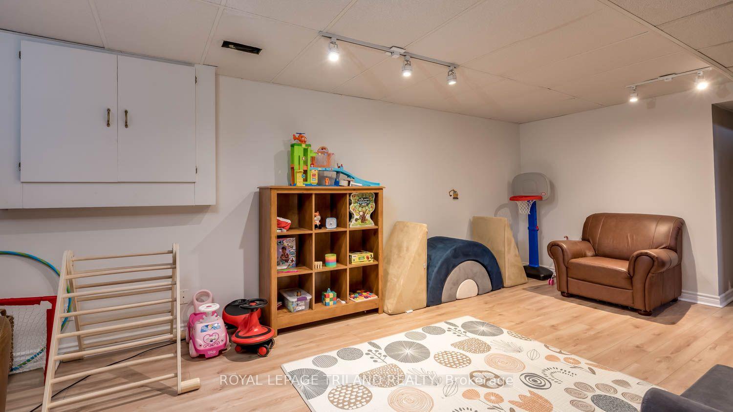Photo 13 of 36 Upcott Crescent, London, South Y — HOMEH