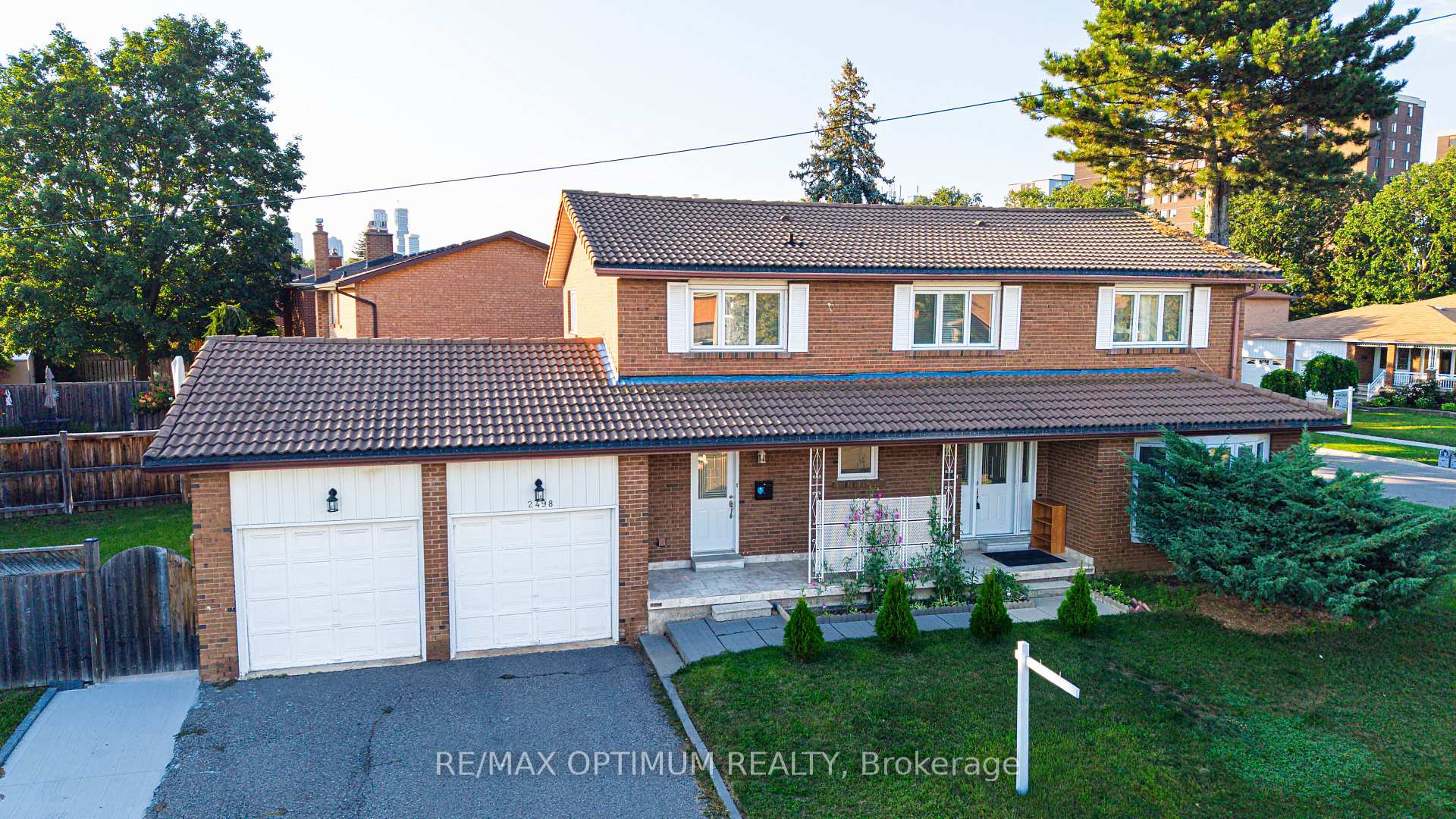 Photo 2 of 2498 Privet Crescent, Mississauga, Cooksville — HOMEH