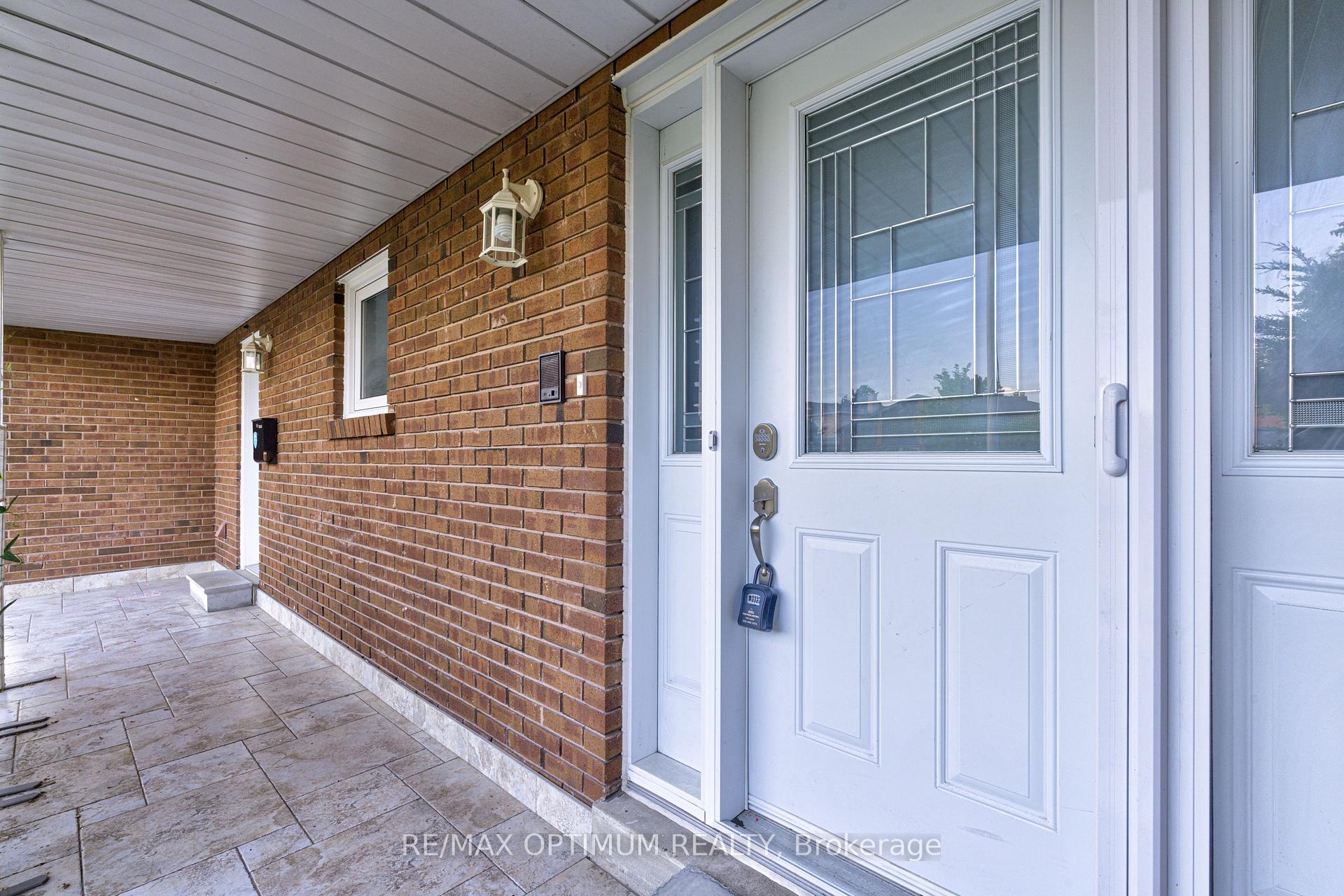 Photo 3 of 2498 Privet Crescent, Mississauga, Cooksville — HOMEH