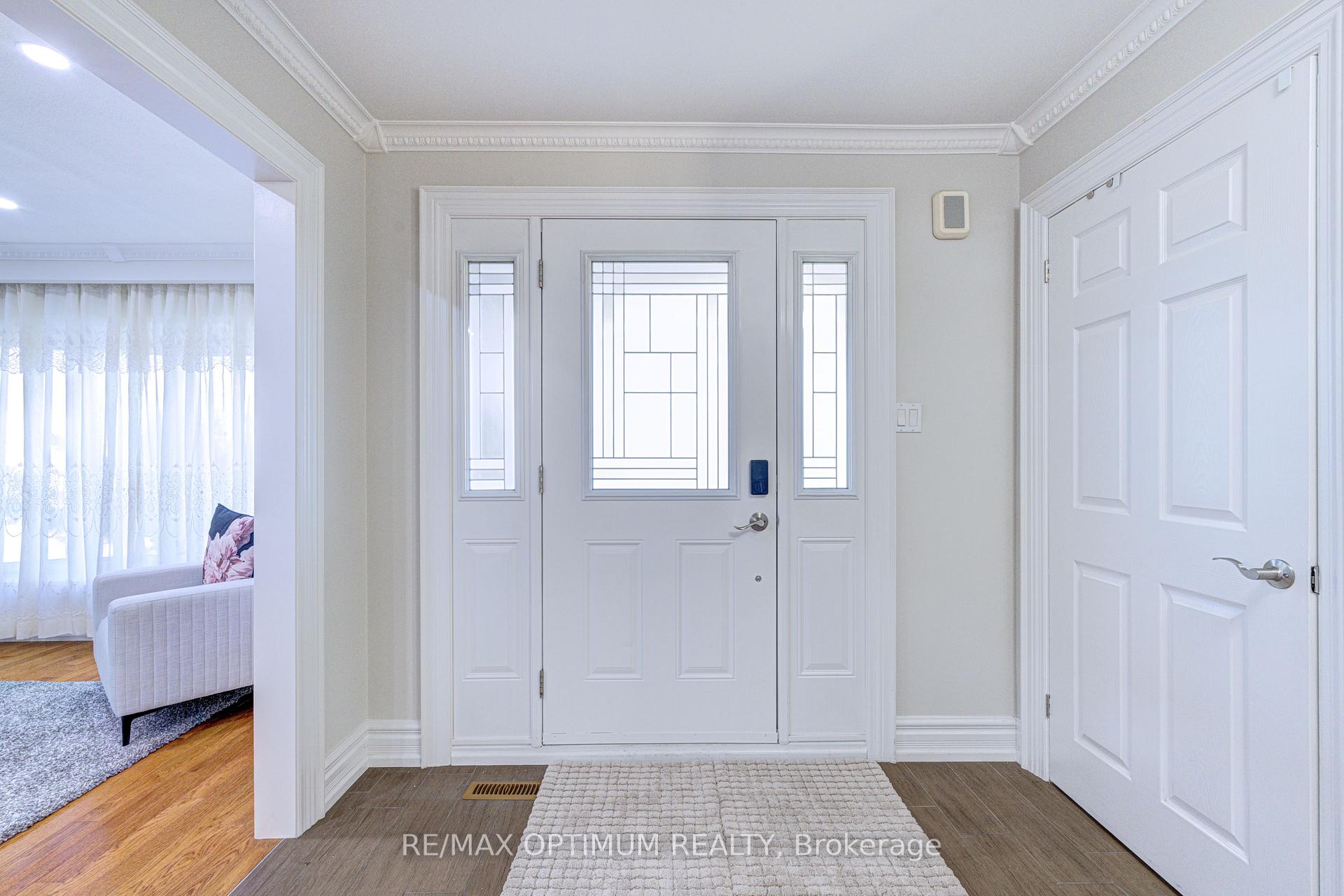 Photo 4 of 2498 Privet Crescent, Mississauga, Cooksville — HOMEH