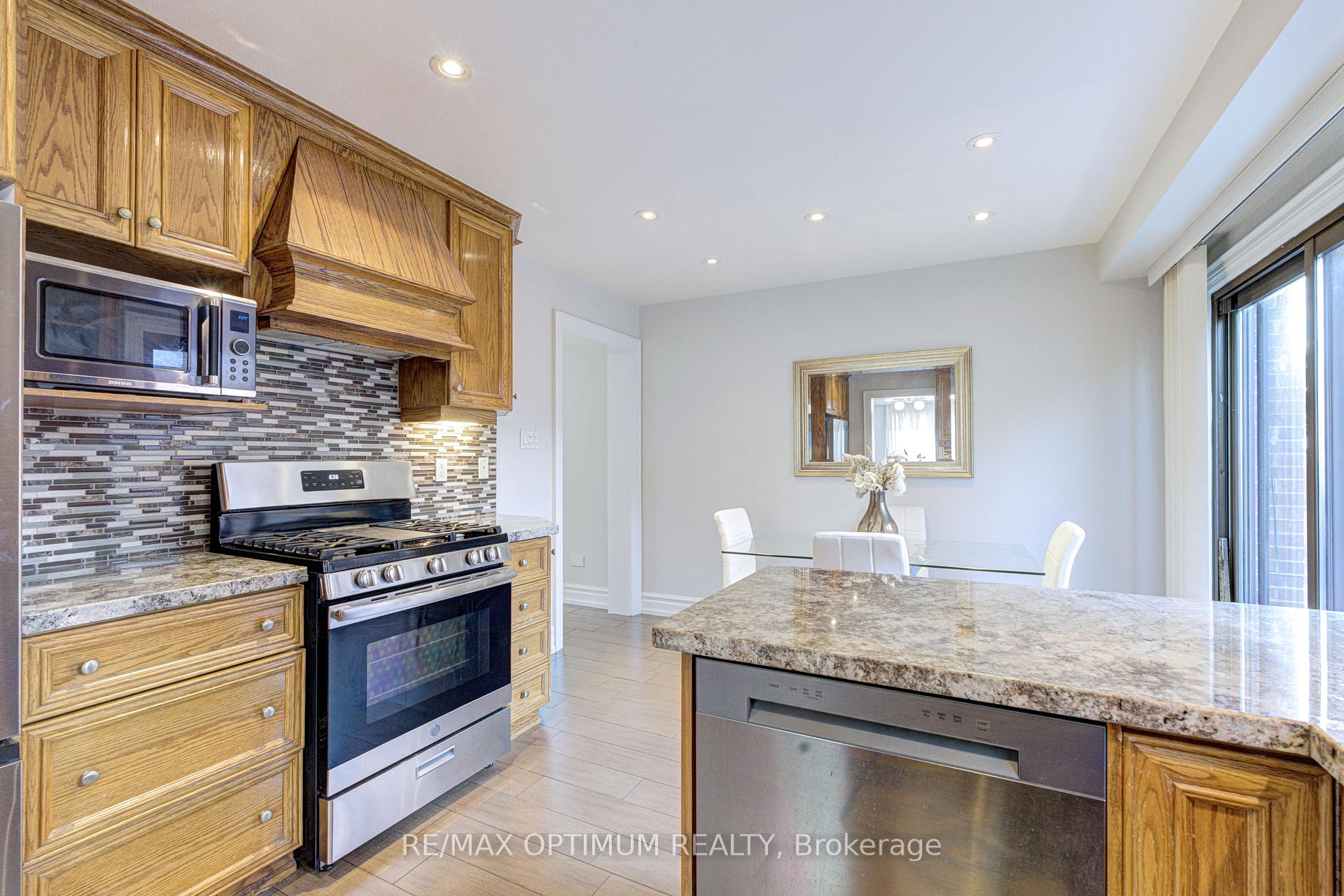Photo 10 of 2498 Privet Crescent, Mississauga, Cooksville — HOMEH