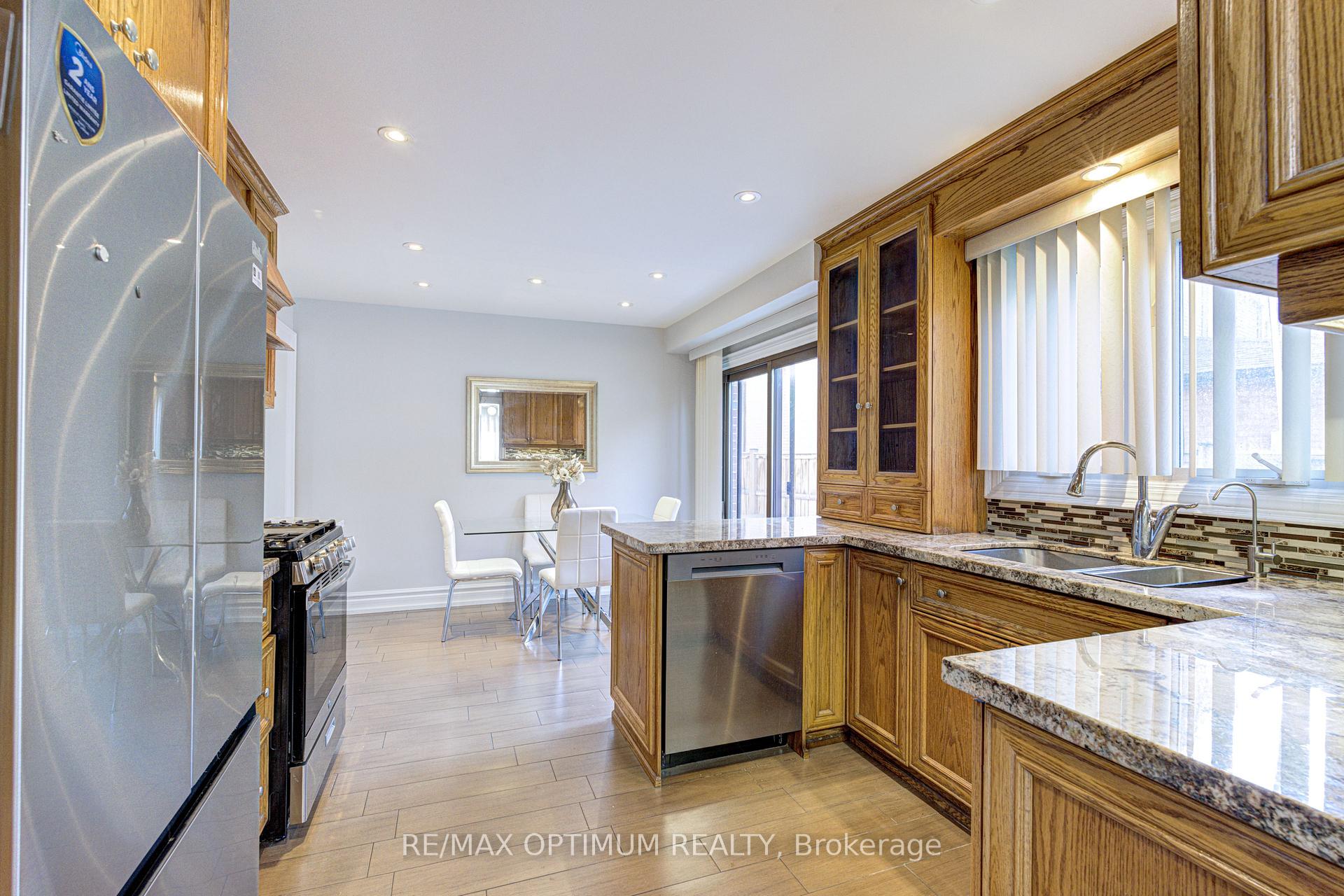 Photo 12 of 2498 Privet Crescent, Mississauga, Cooksville — HOMEH