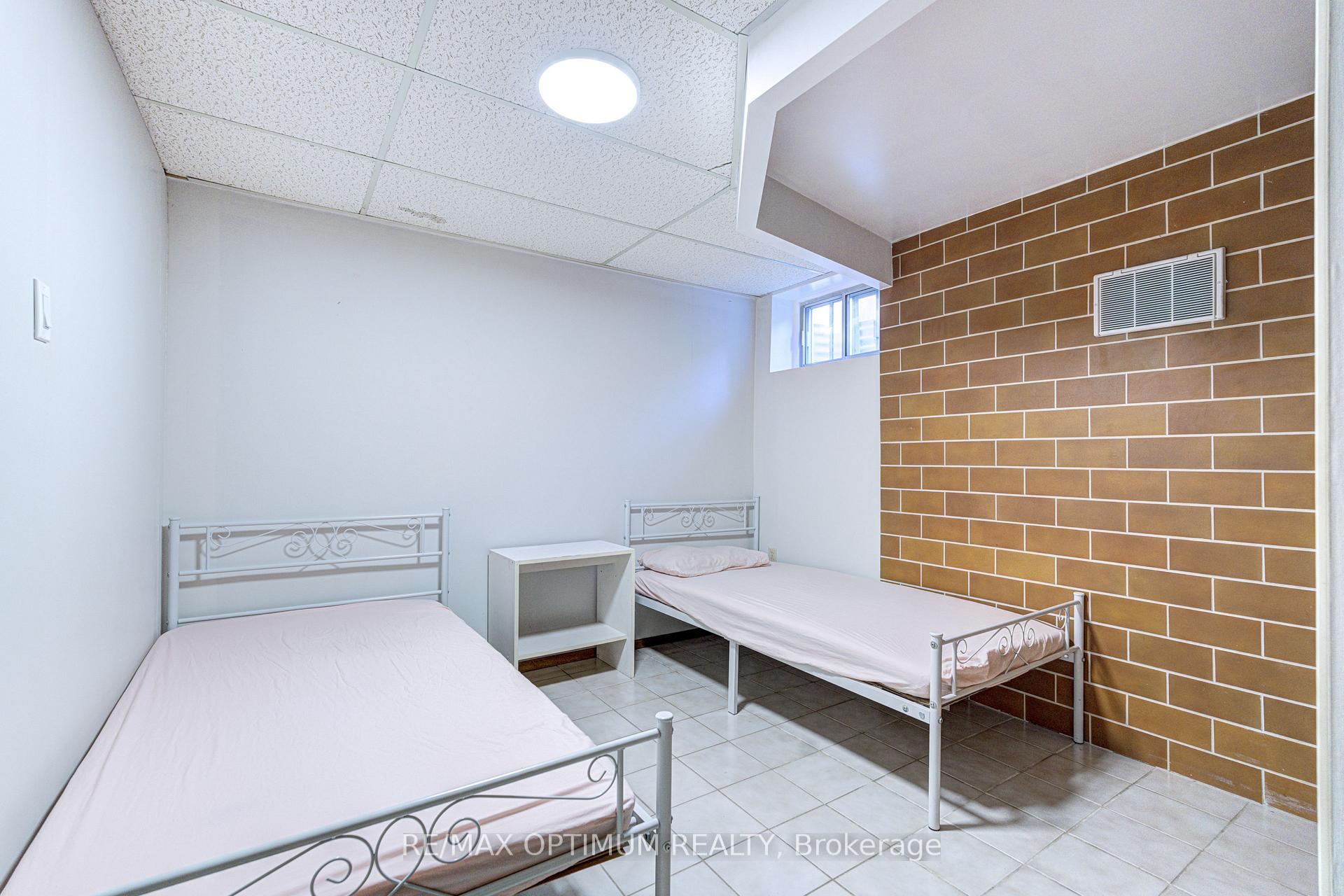 Photo 37 of 2498 Privet Crescent, Mississauga, Cooksville — HOMEH