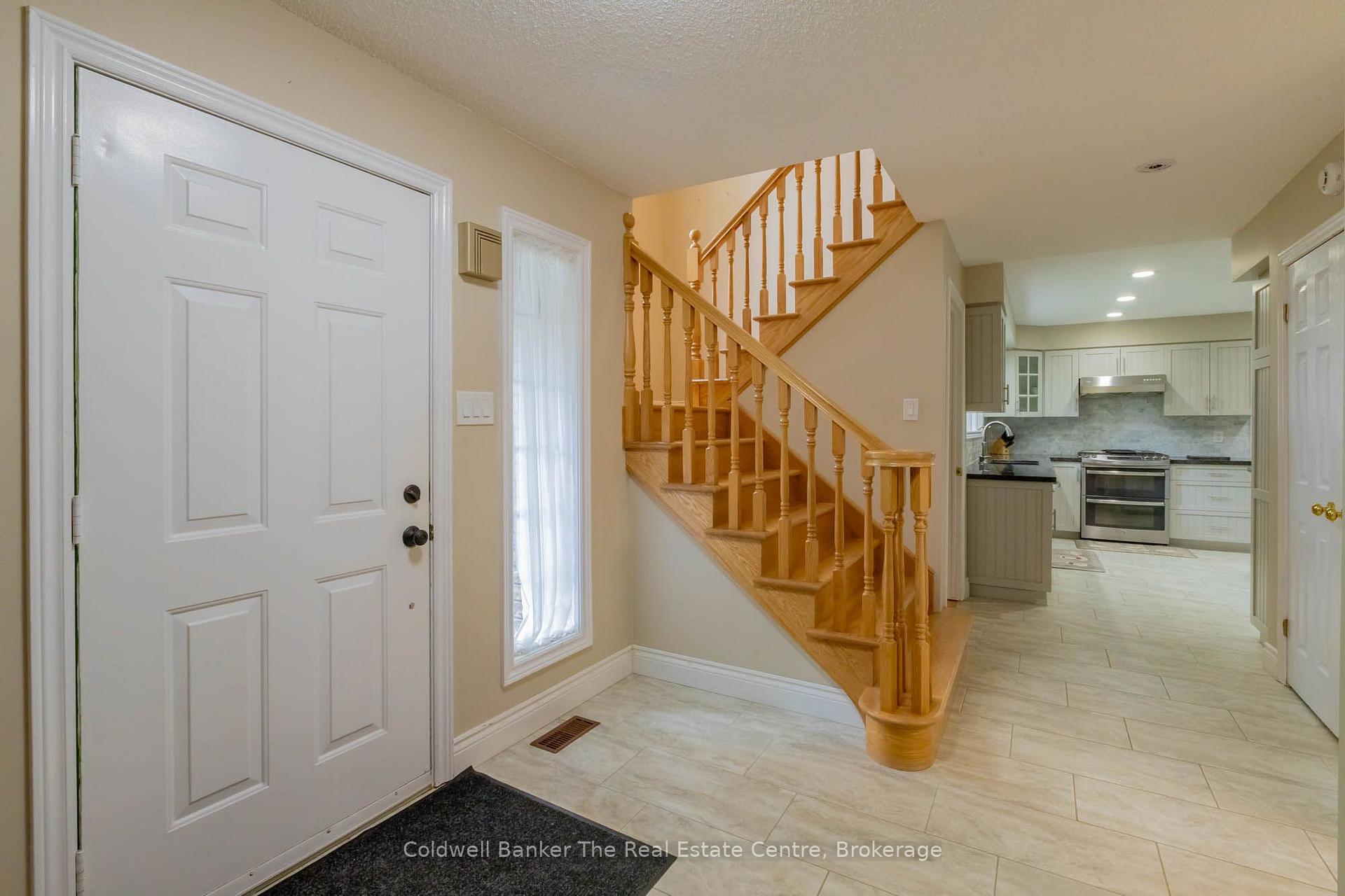 Photo 3 of 110 Forest Glen Drive, Gravenhurst, Muskoka (S) — HOMEH
