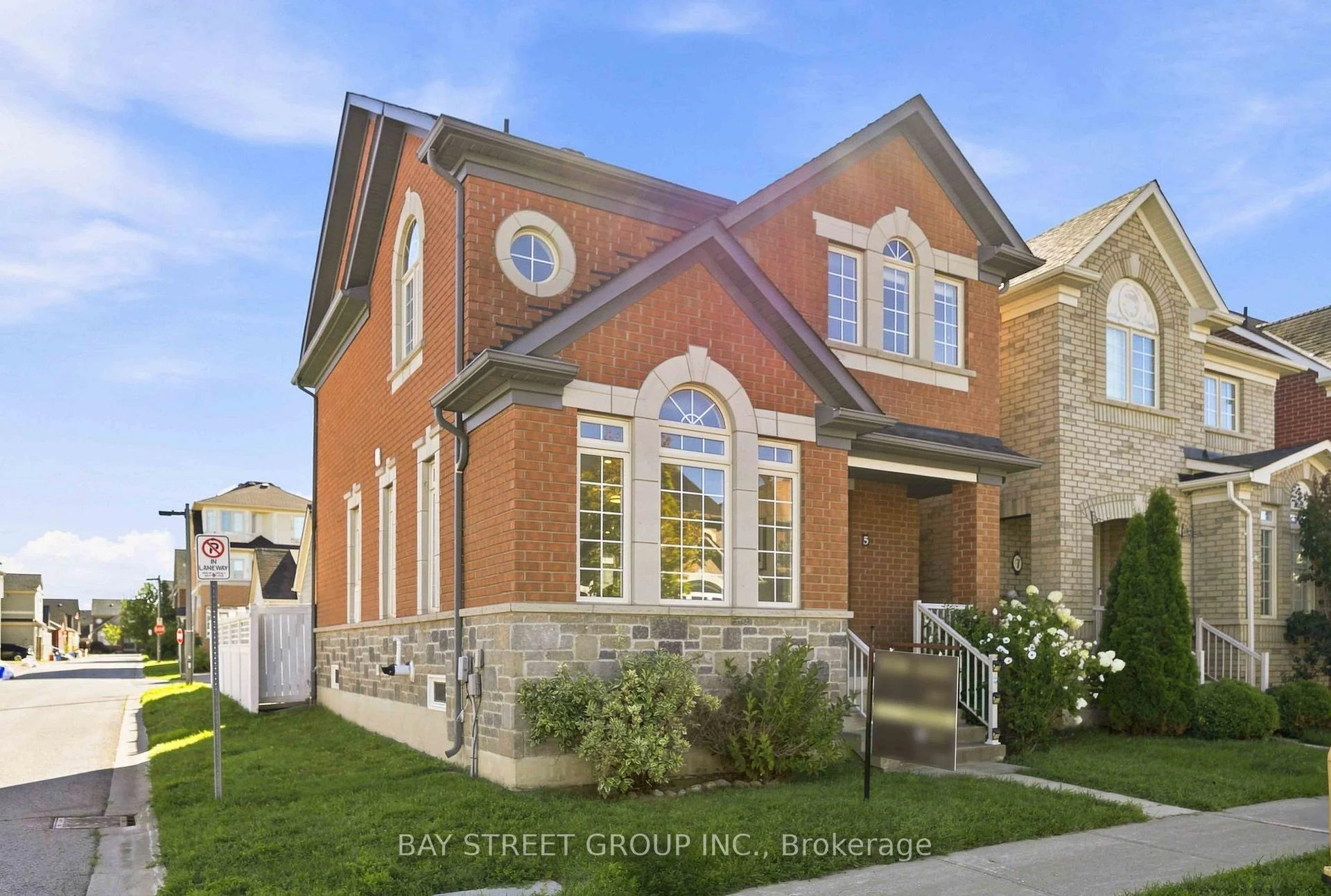 Photo 7 of 5 Tottenham Court, Markham, Cornell — HOMEH