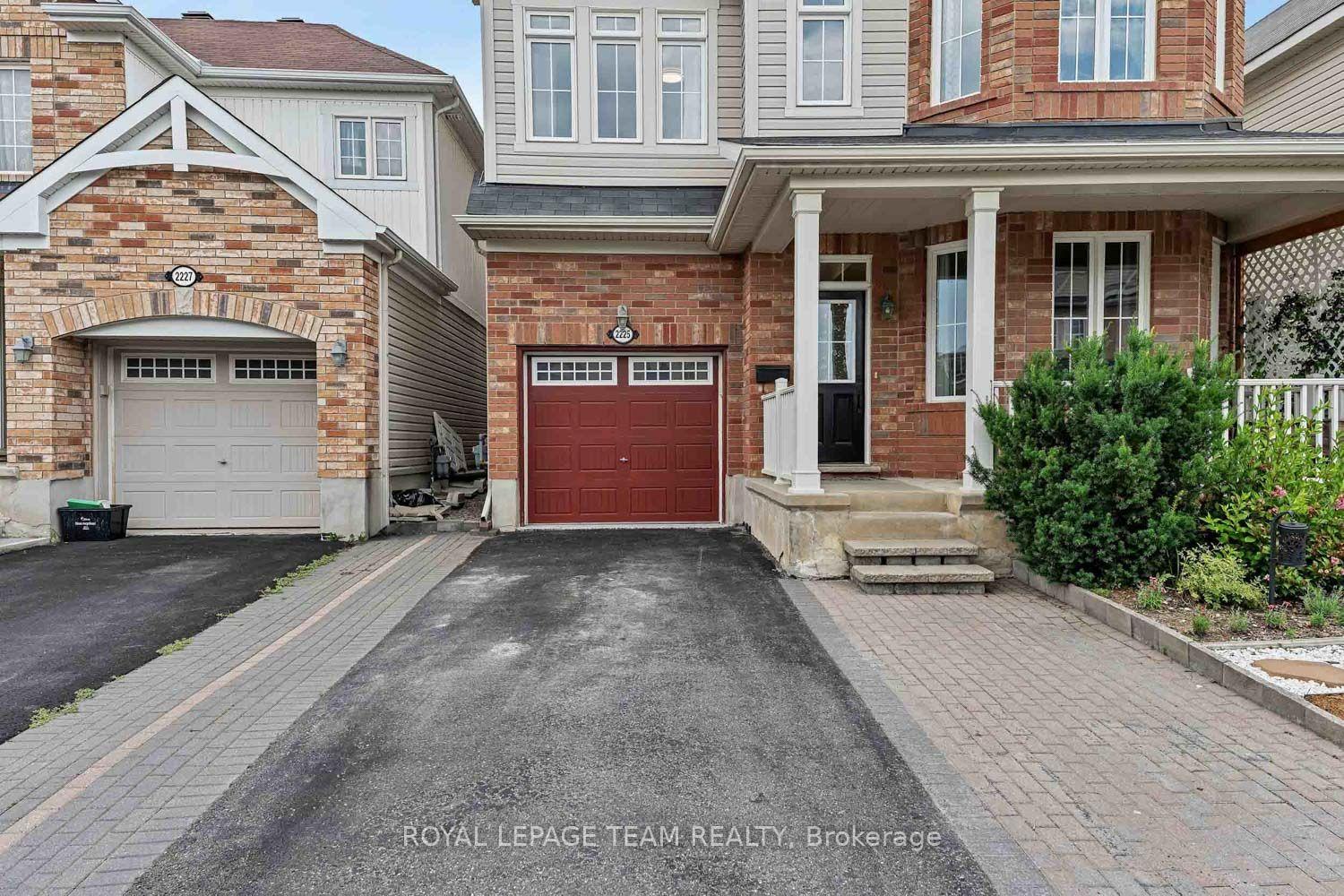Photo 2 of 2225 Watercolours Way, Ottawa, Barrhaven - Half Moon Bay — HOMEH