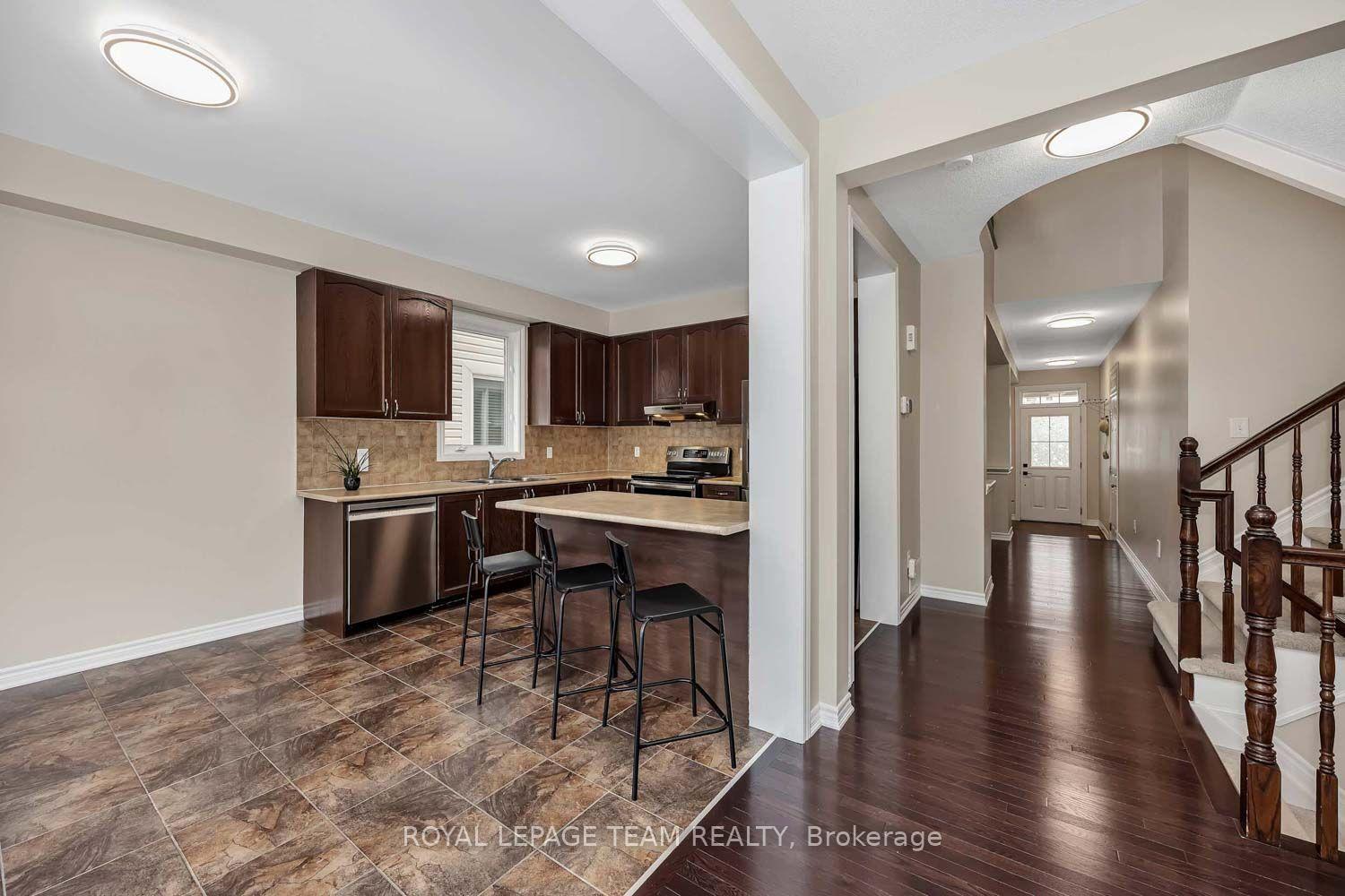 Photo 9 of 2225 Watercolours Way, Ottawa, Barrhaven - Half Moon Bay — HOMEH