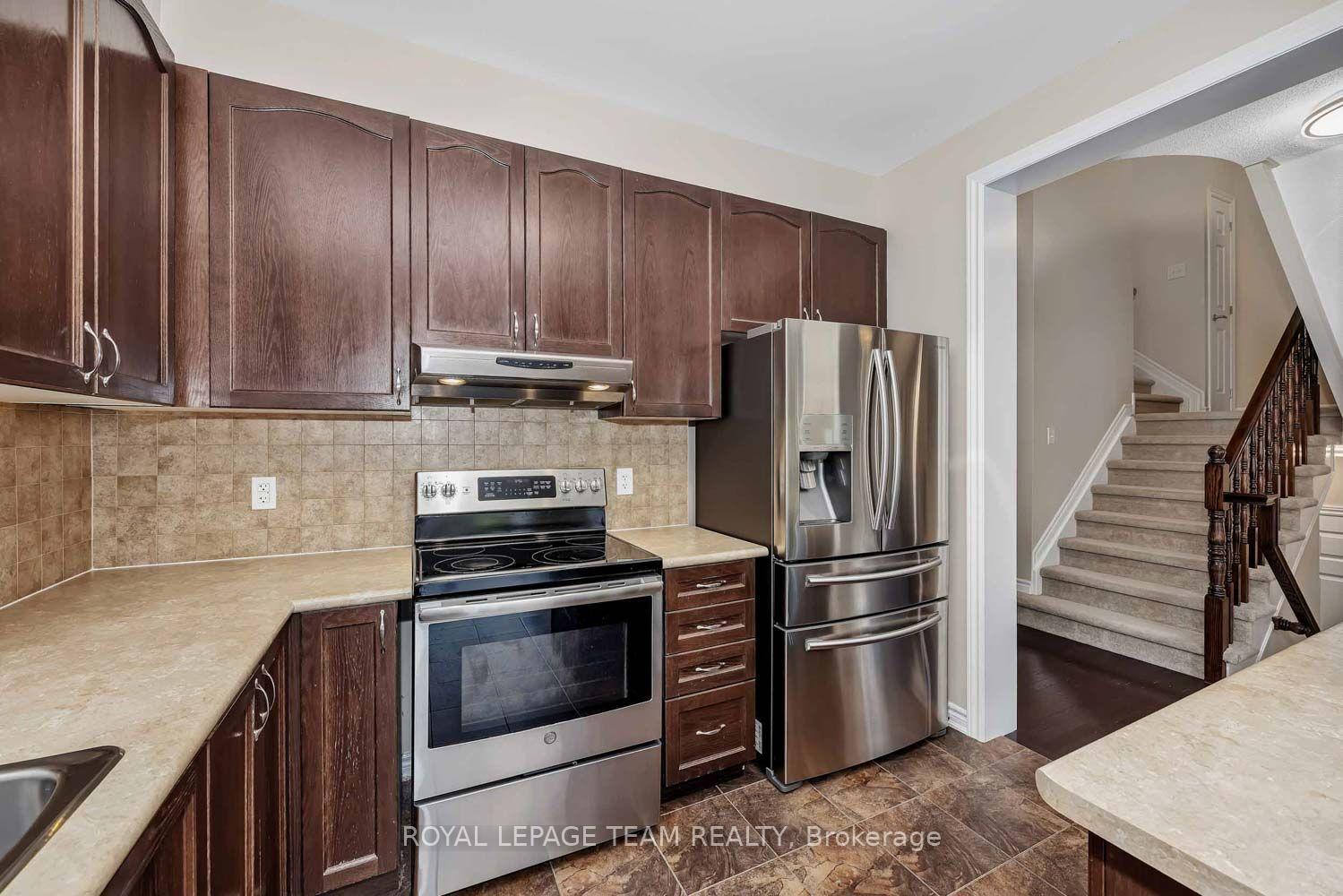 Photo 11 of 2225 Watercolours Way, Ottawa, Barrhaven - Half Moon Bay — HOMEH