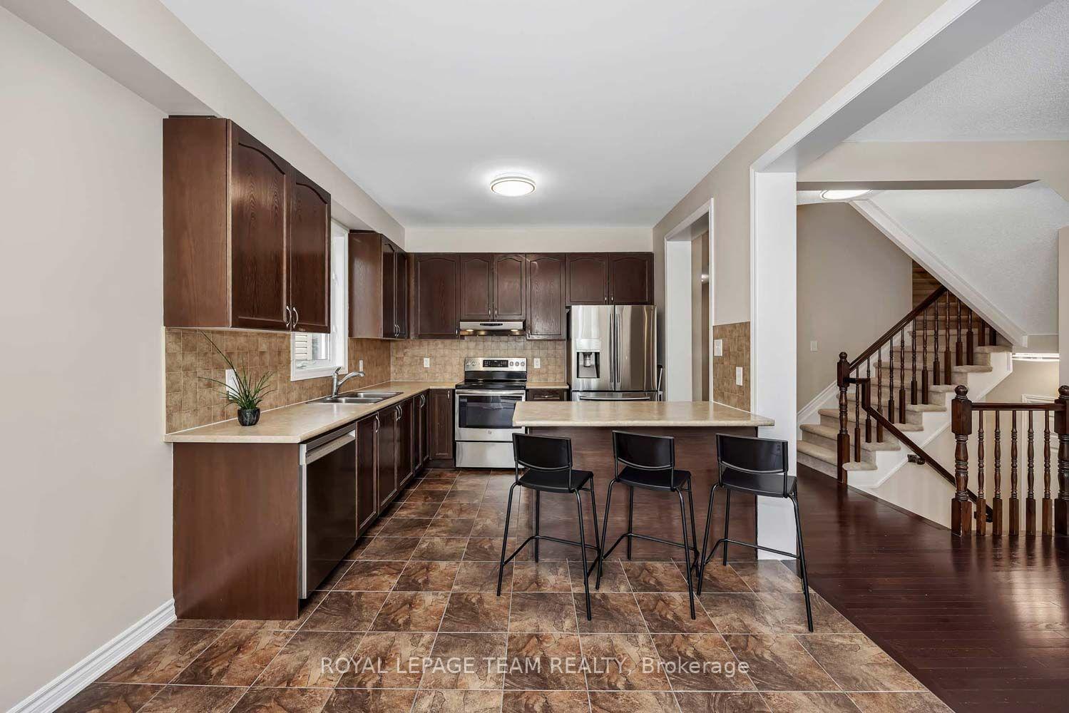 Photo 12 of 2225 Watercolours Way, Ottawa, Barrhaven - Half Moon Bay — HOMEH