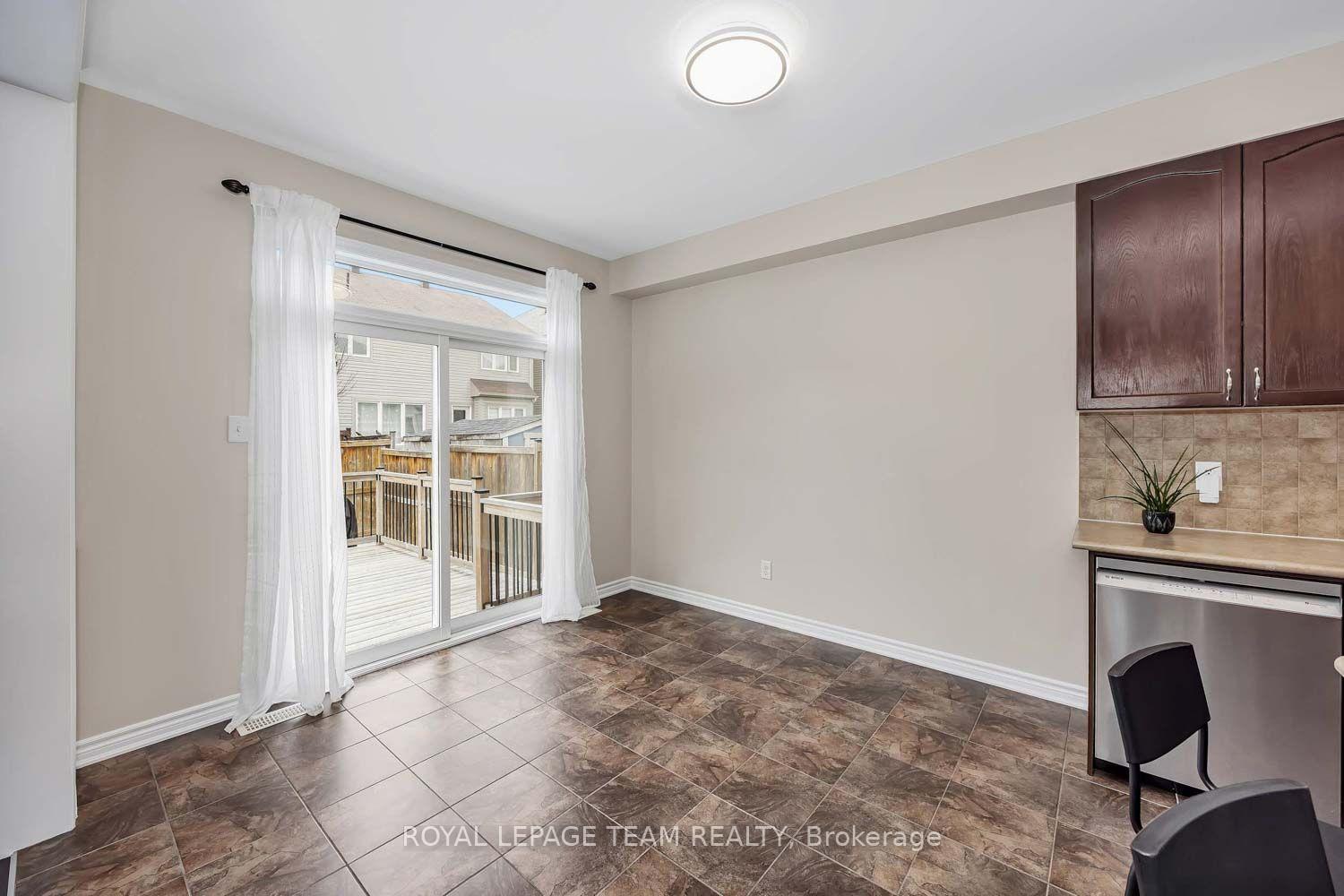 Photo 13 of 2225 Watercolours Way, Ottawa, Barrhaven - Half Moon Bay — HOMEH