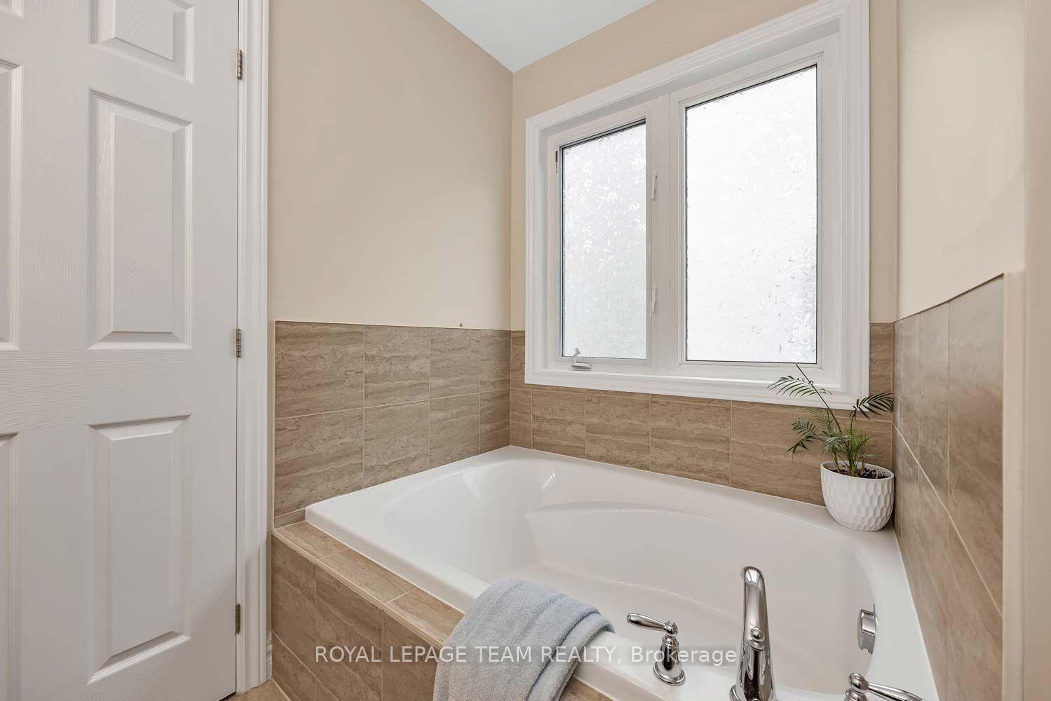 Photo 22 of 2225 Watercolours Way, Ottawa, Barrhaven - Half Moon Bay — HOMEH