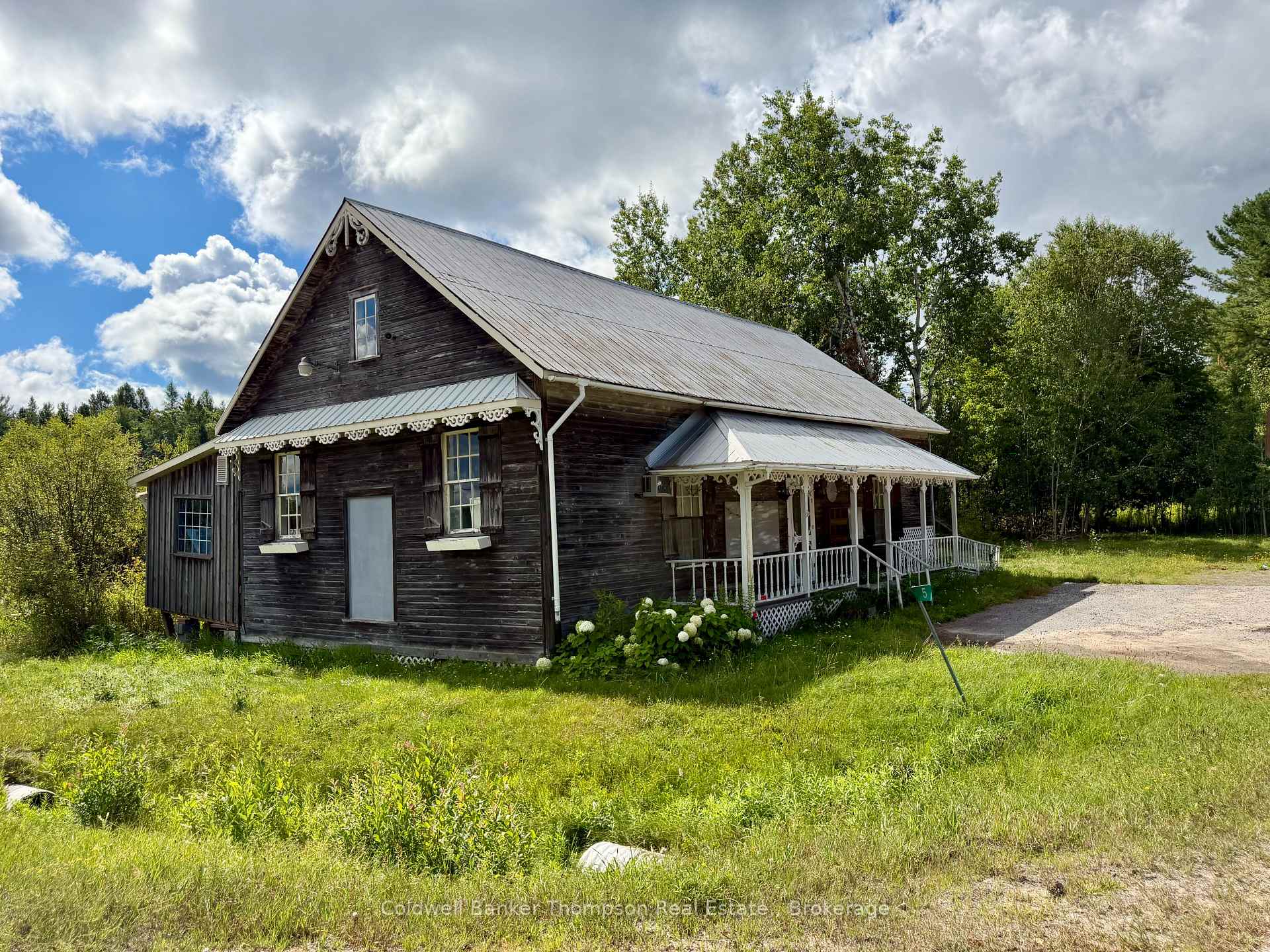 Front of 5 Seagull Lake Road S