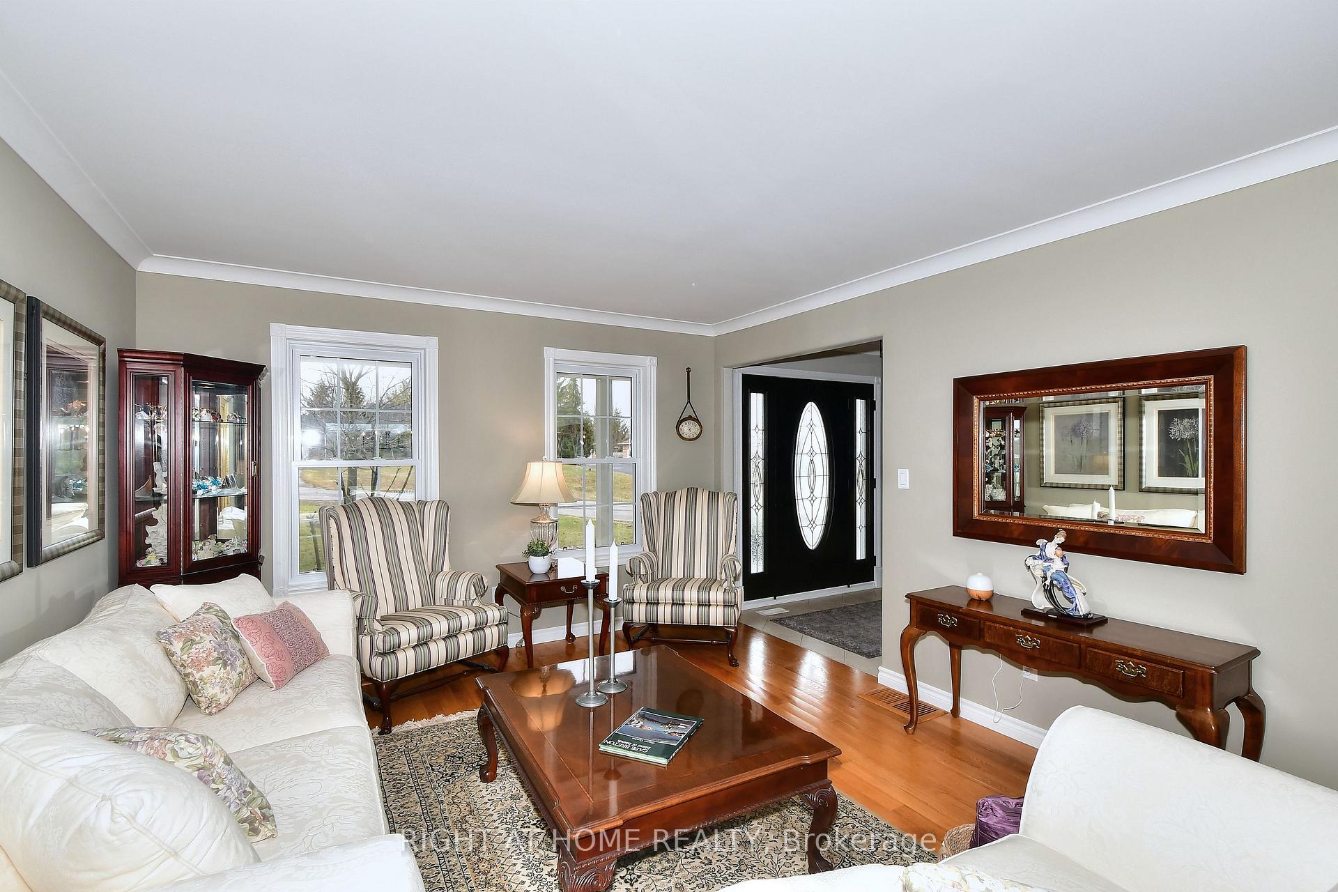 Photo 7 of 599 Maniece Avenue, Peterborough, Ashburnham Ward 4 — HOMEH