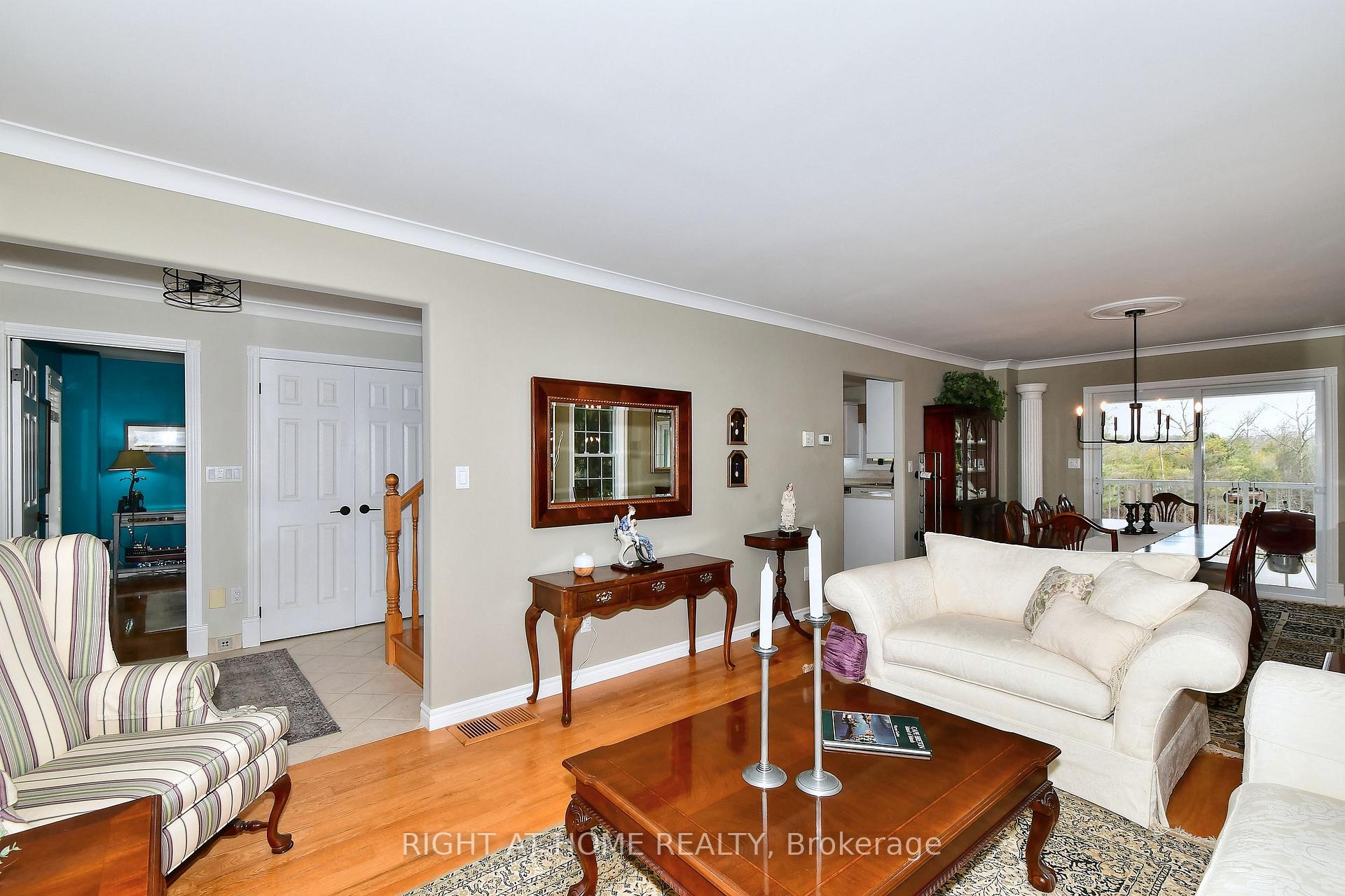 Photo 9 of 599 Maniece Avenue, Peterborough, Ashburnham Ward 4 — HOMEH