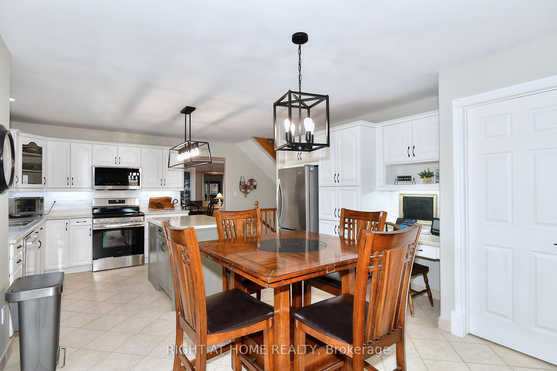 Photo 11 of 599 Maniece Avenue, Peterborough, Ashburnham Ward 4 — HOMEH