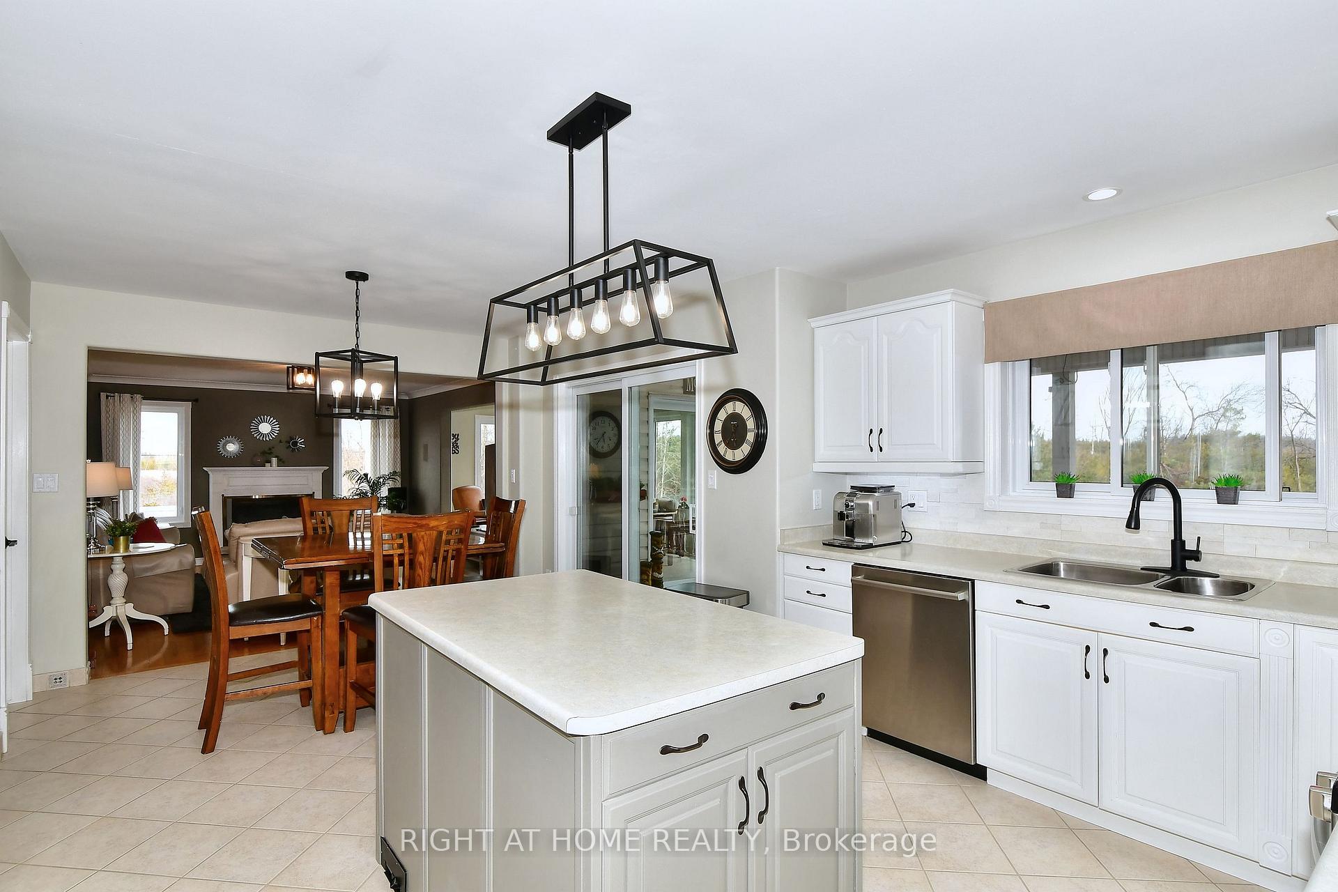 Photo 12 of 599 Maniece Avenue, Peterborough, Ashburnham Ward 4 — HOMEH
