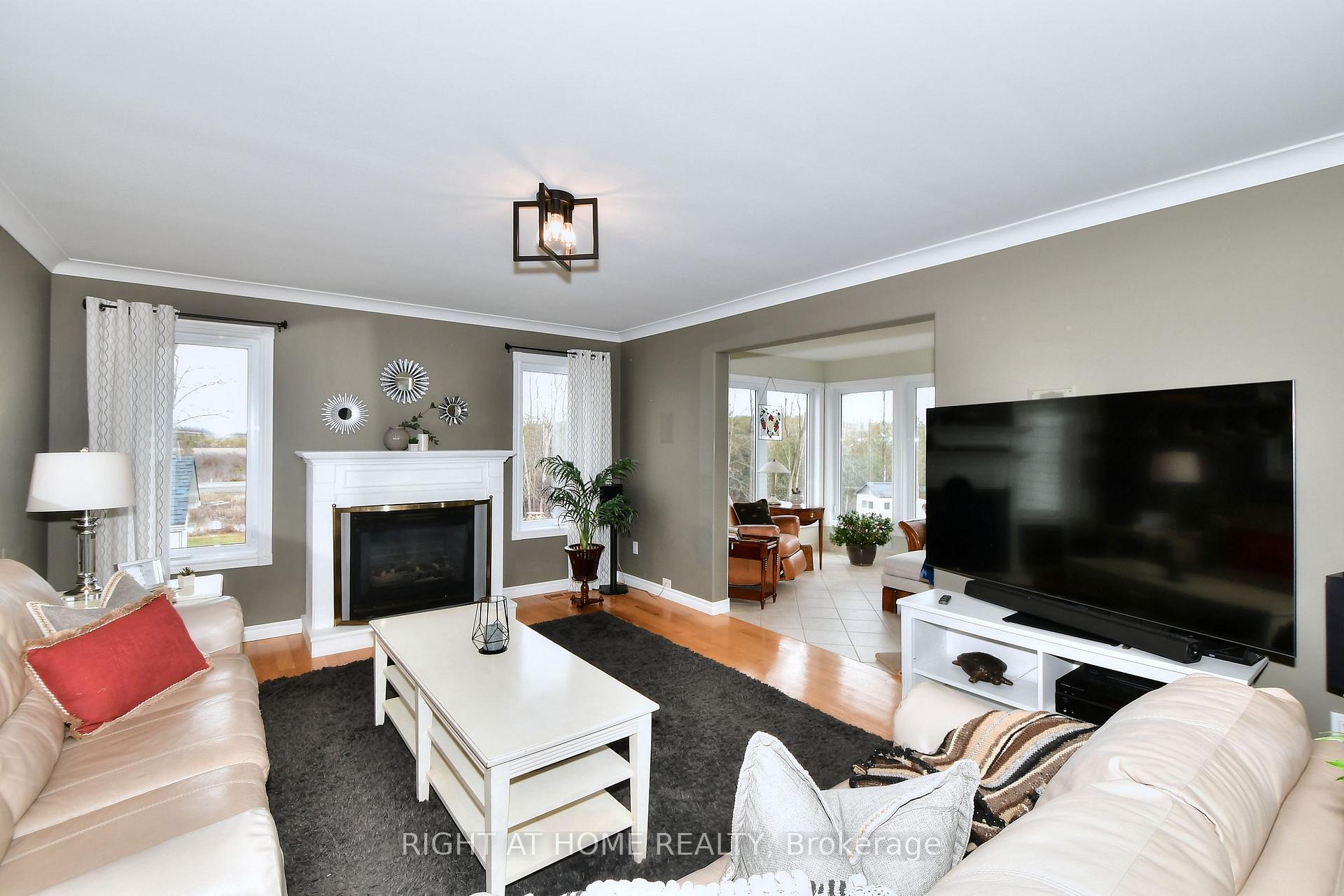 Photo 14 of 599 Maniece Avenue, Peterborough, Ashburnham Ward 4 — HOMEH