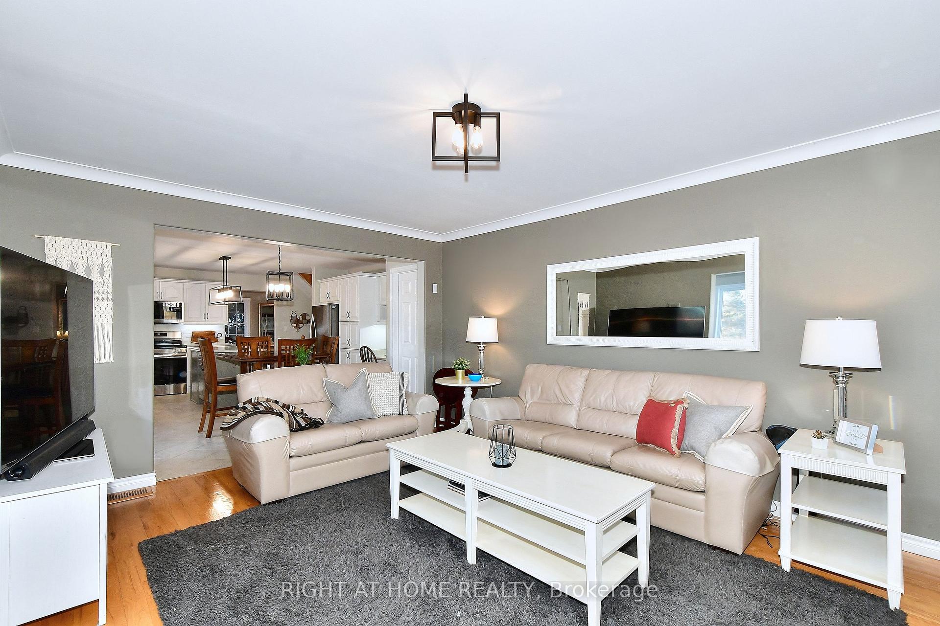 Photo 15 of 599 Maniece Avenue, Peterborough, Ashburnham Ward 4 — HOMEH