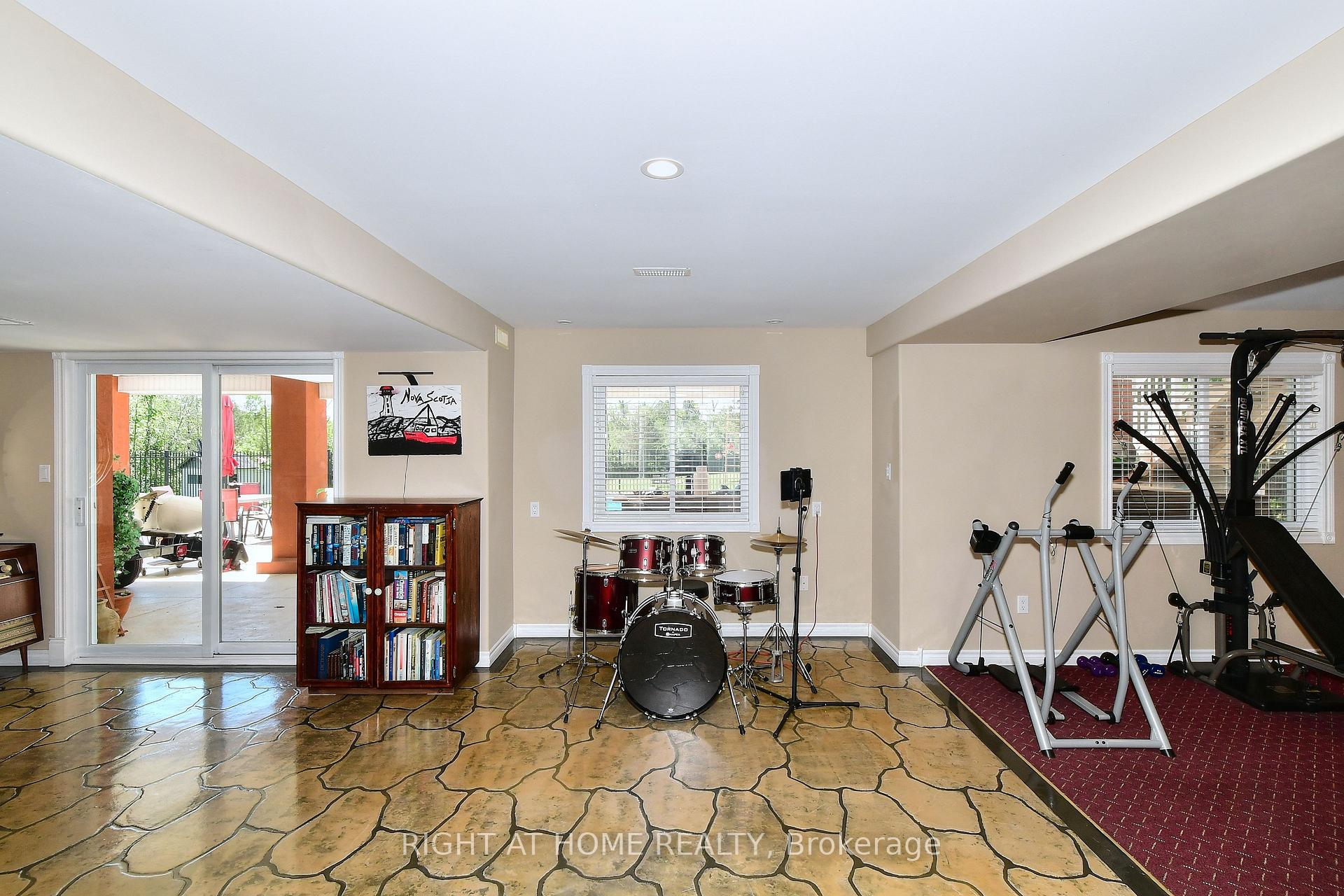 Photo 32 of 599 Maniece Avenue, Peterborough, Ashburnham Ward 4 — HOMEH