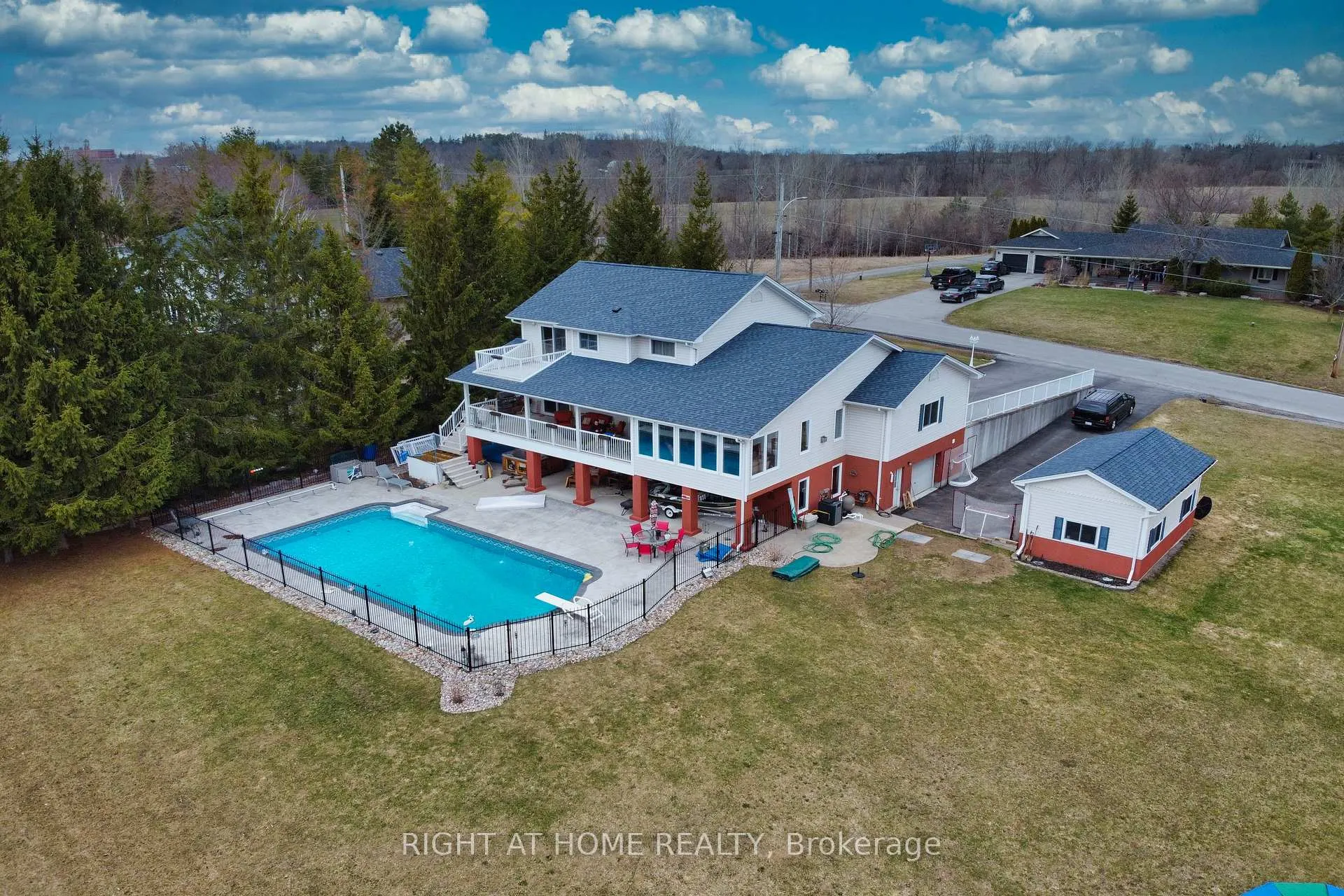 Photo of 599 Maniece Avenue